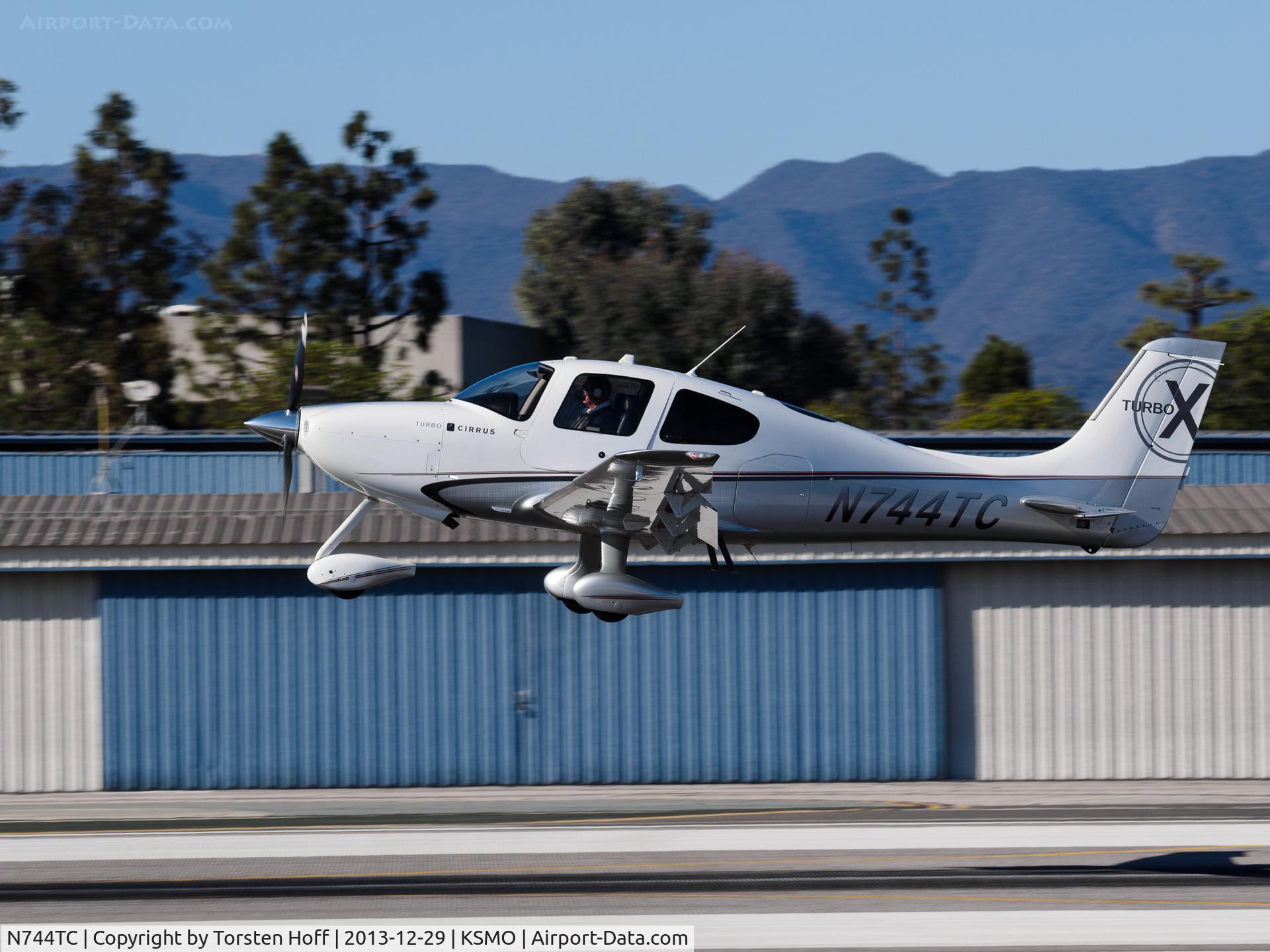 N744TC, Cirrus SR22 C/N 3640, N744TC arriving on RWY 21