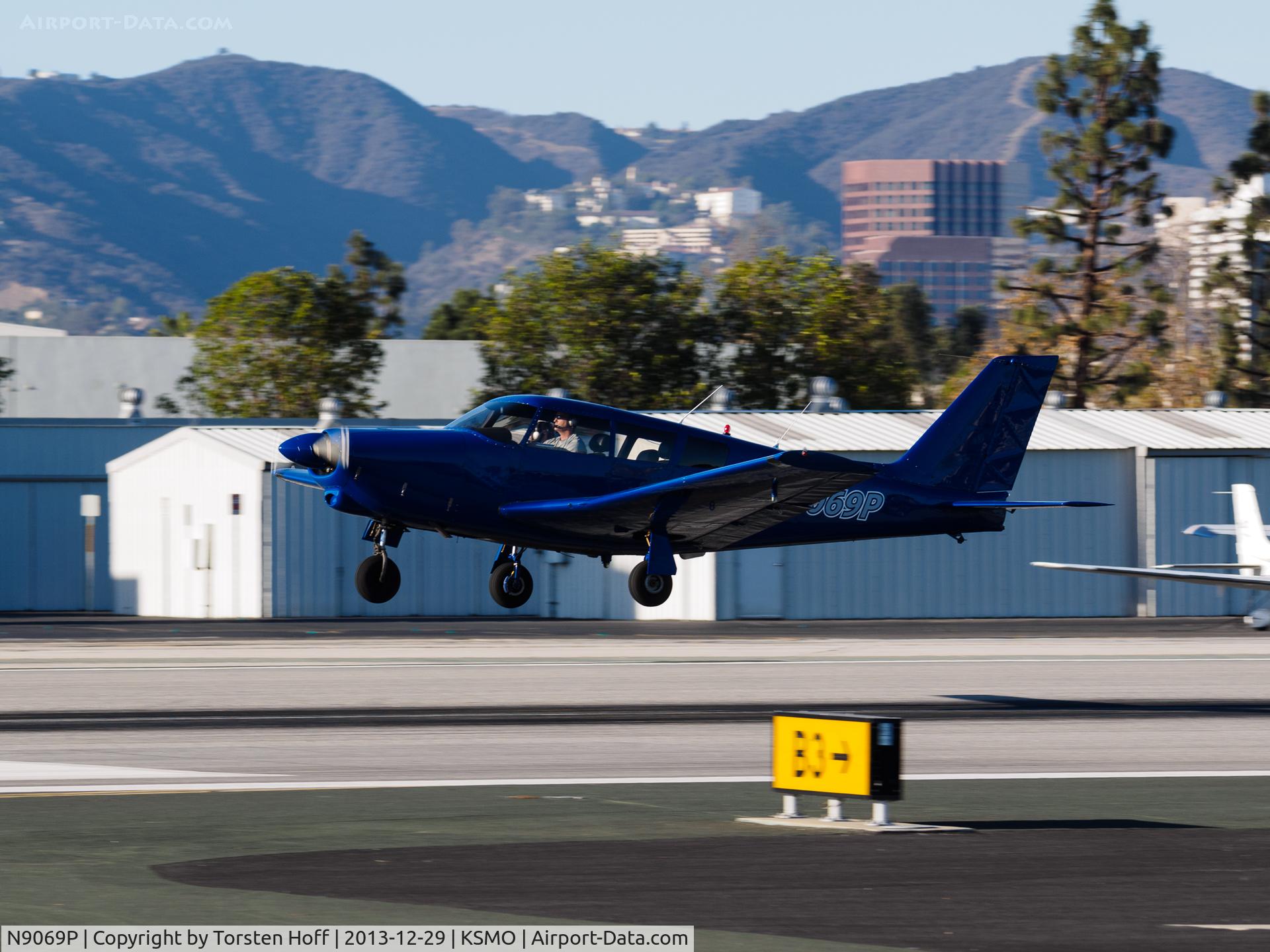 N9069P, 1966 Piper PA-24-260 Comanche C/N 24-4537, N9069P arriving on RWY 21