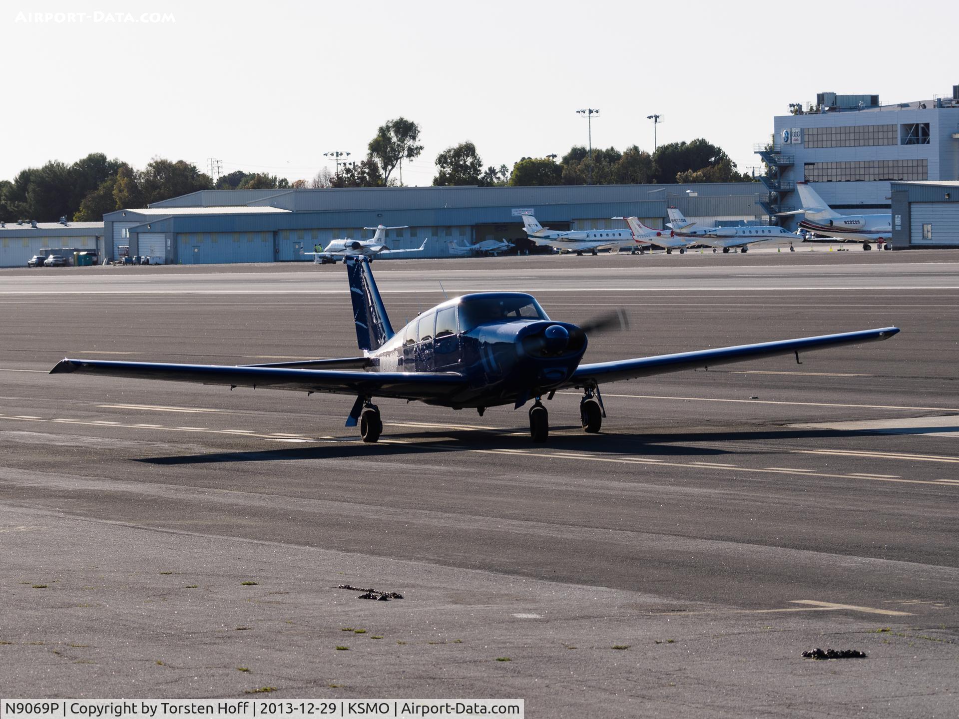 N9069P, 1966 Piper PA-24-260 Comanche C/N 24-4537, N9069P taxiing