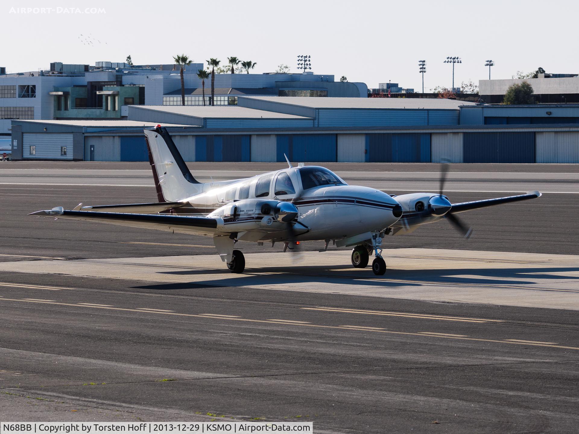 N68BB, 1981 Beech 58P Baron C/N TJ-317, N68BB taxiing