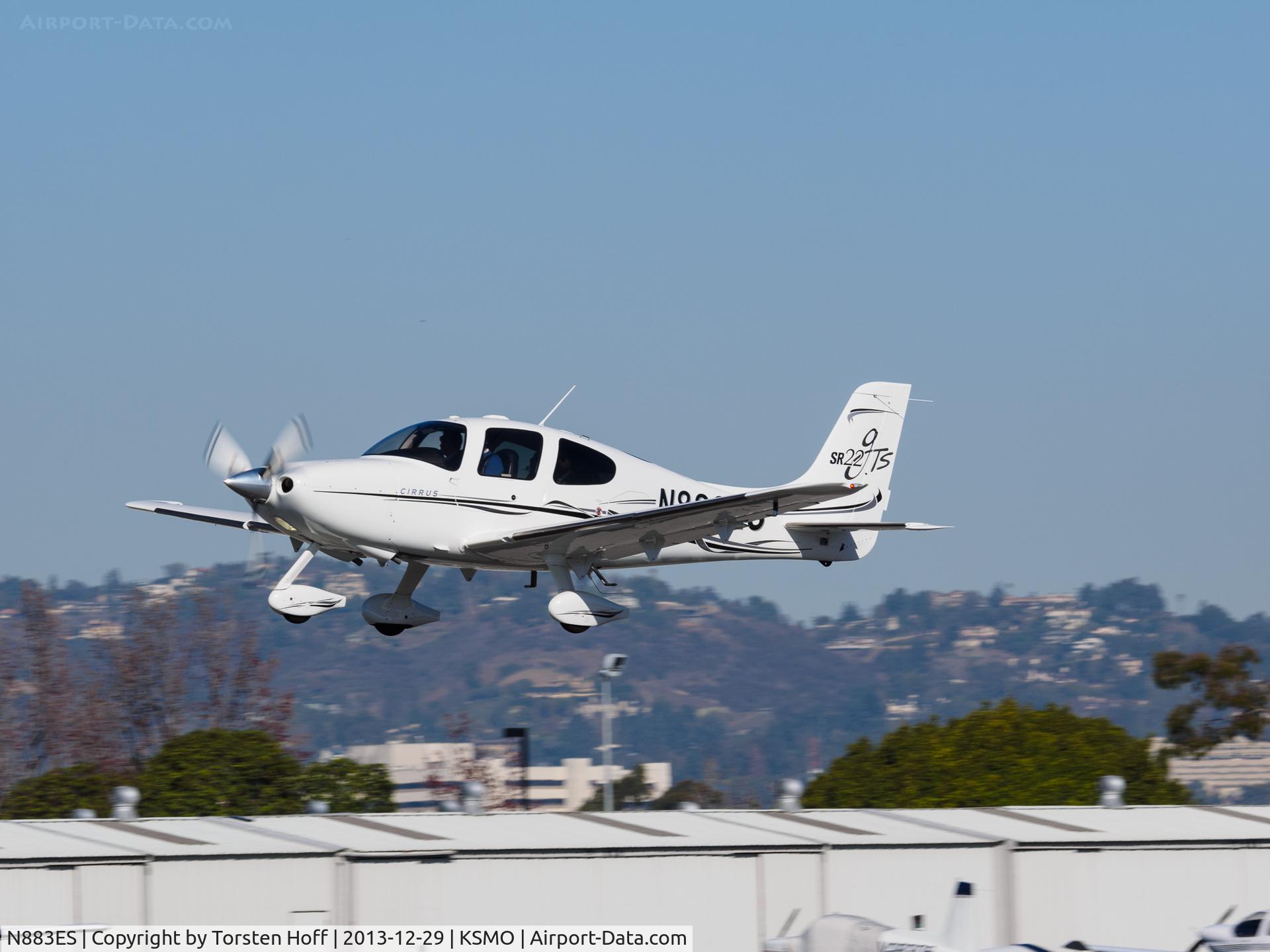 N883ES, 2006 Cirrus SR22 GTS C/N 2124, N883ES arriving on RWY 21