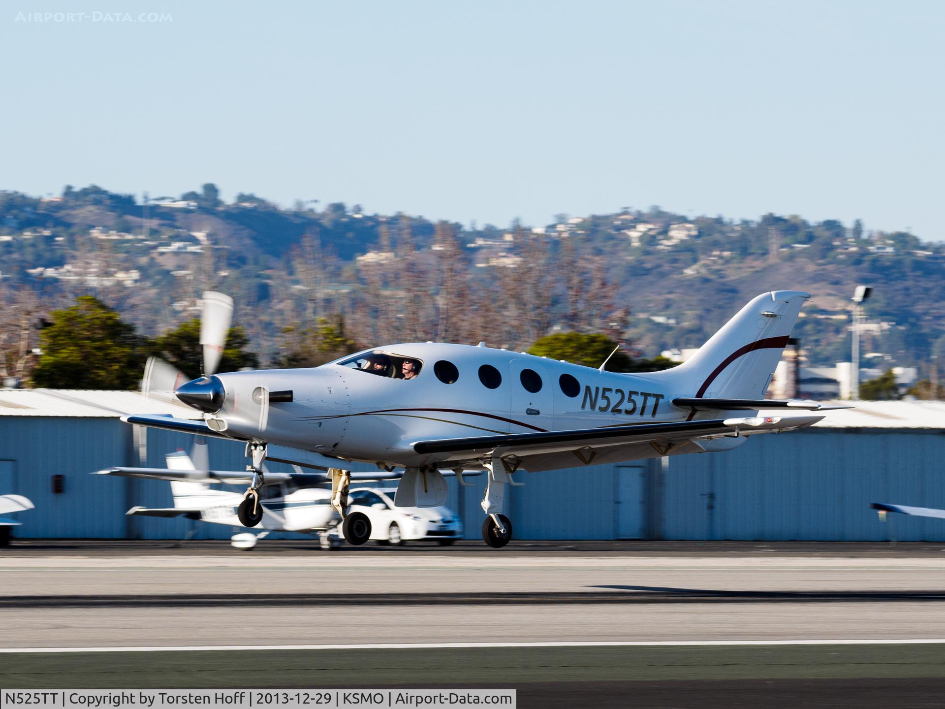 N525TT, 2006 AIR Epic LT C/N 006, N525TT arriving on RWY 21