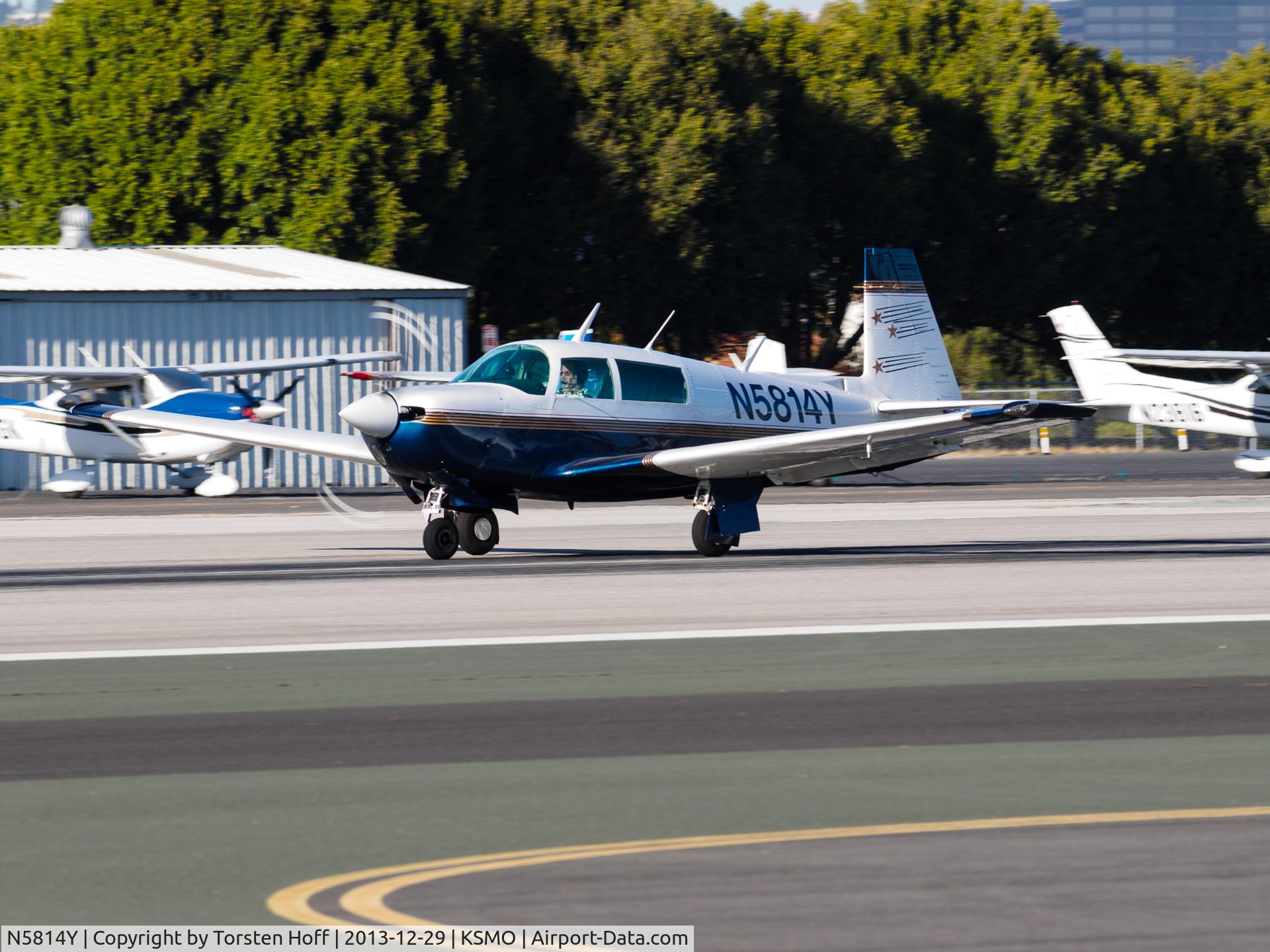 N5814Y, 1985 Mooney M20J 201 C/N 24-1572, N5814Y departing from RWY 21