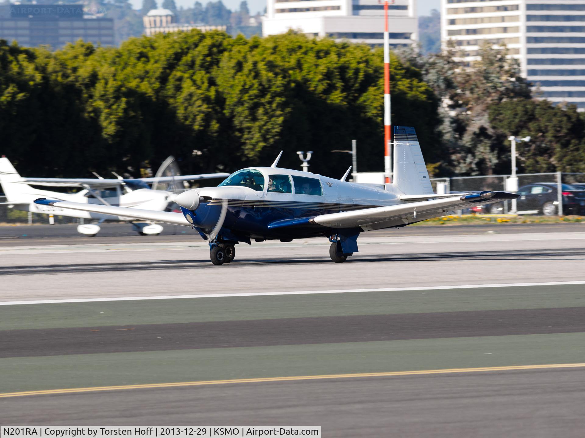 N201RA, 1982 Mooney M20J 201 C/N 24-1319, N201RA departing from RWY 21