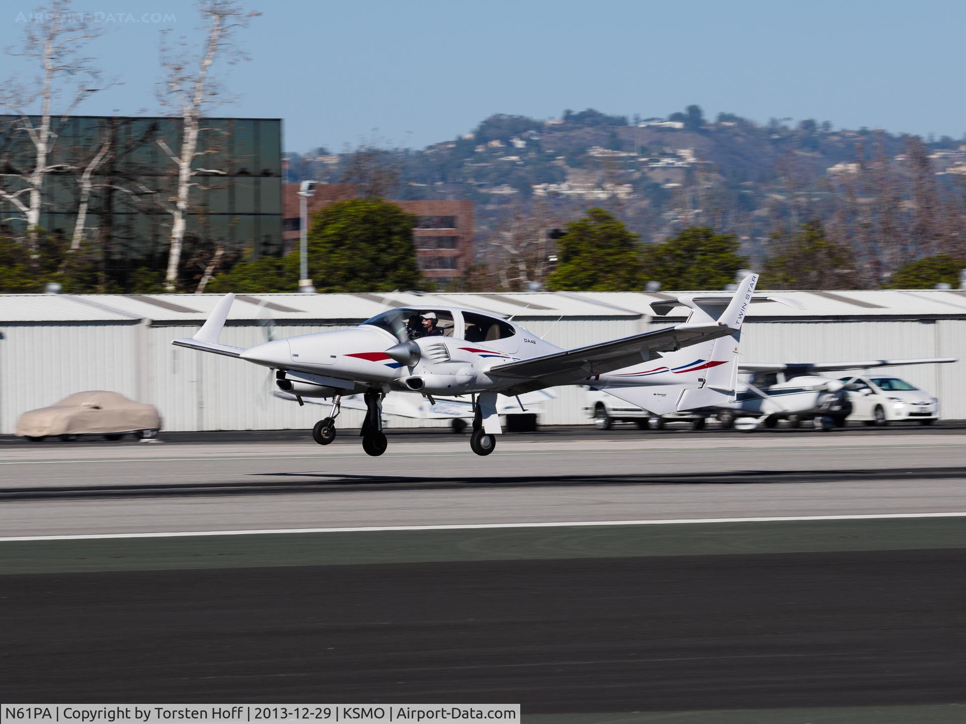 N61PA, 2006 Diamond DA-42 Twin Star C/N 42.AC021, N61PA arriving on RWY 21