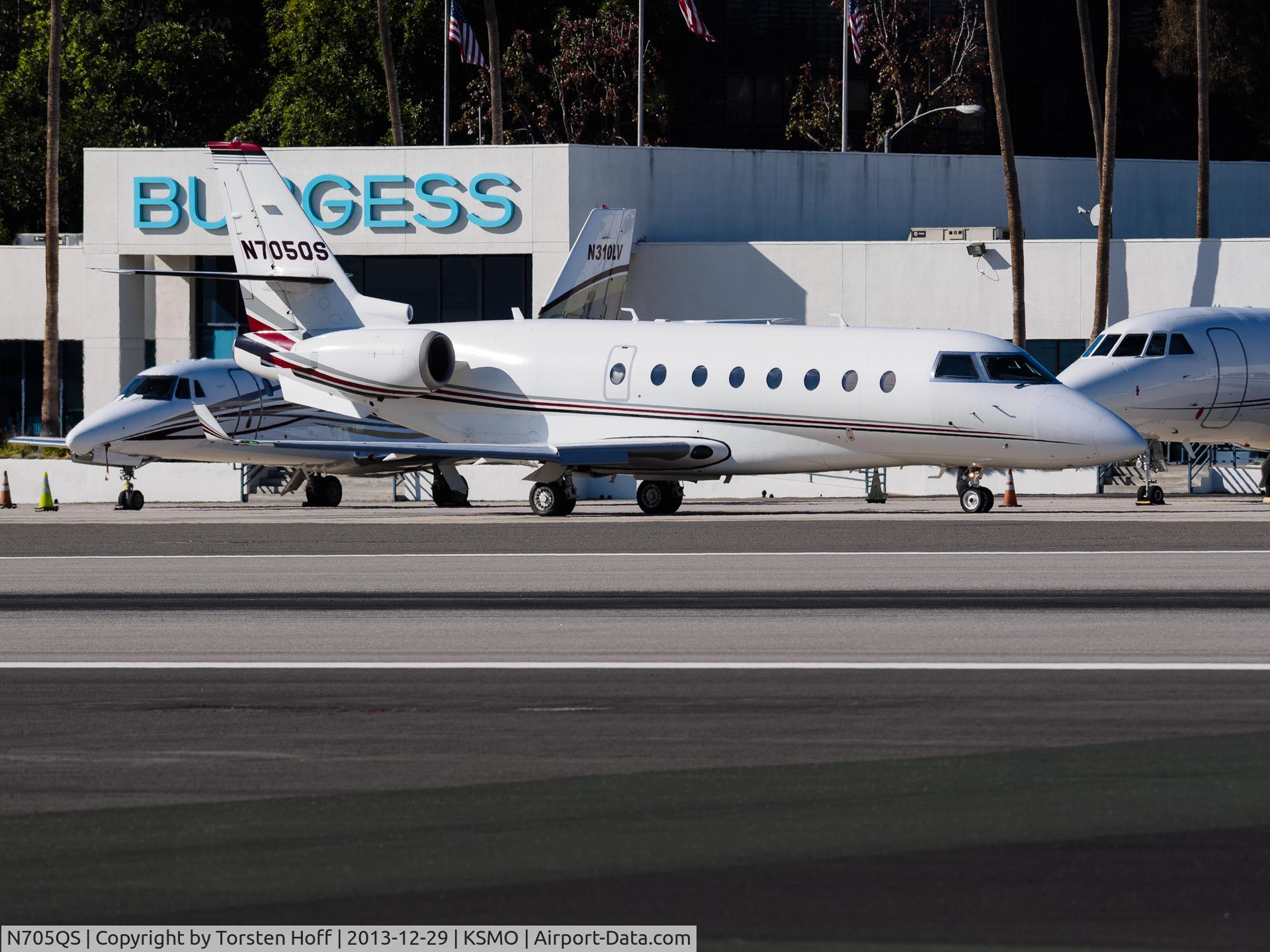 N705QS, 2002 Israel Aircraft Industries Gulfstream 200 C/N 061, N705QS taxiing