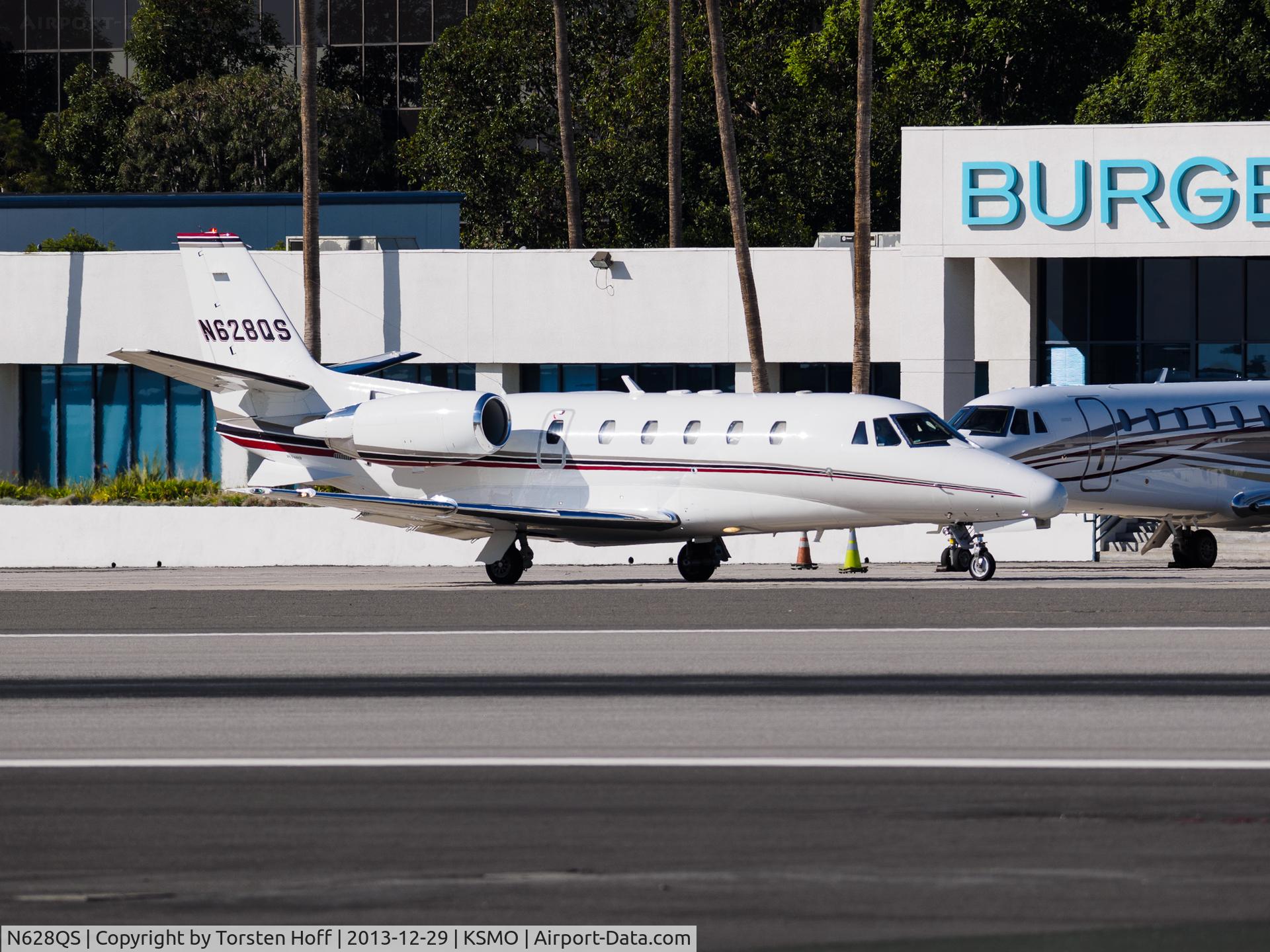 N628QS, 2002 Cessna 560XL C/N 560-5305, N628QS taxiing