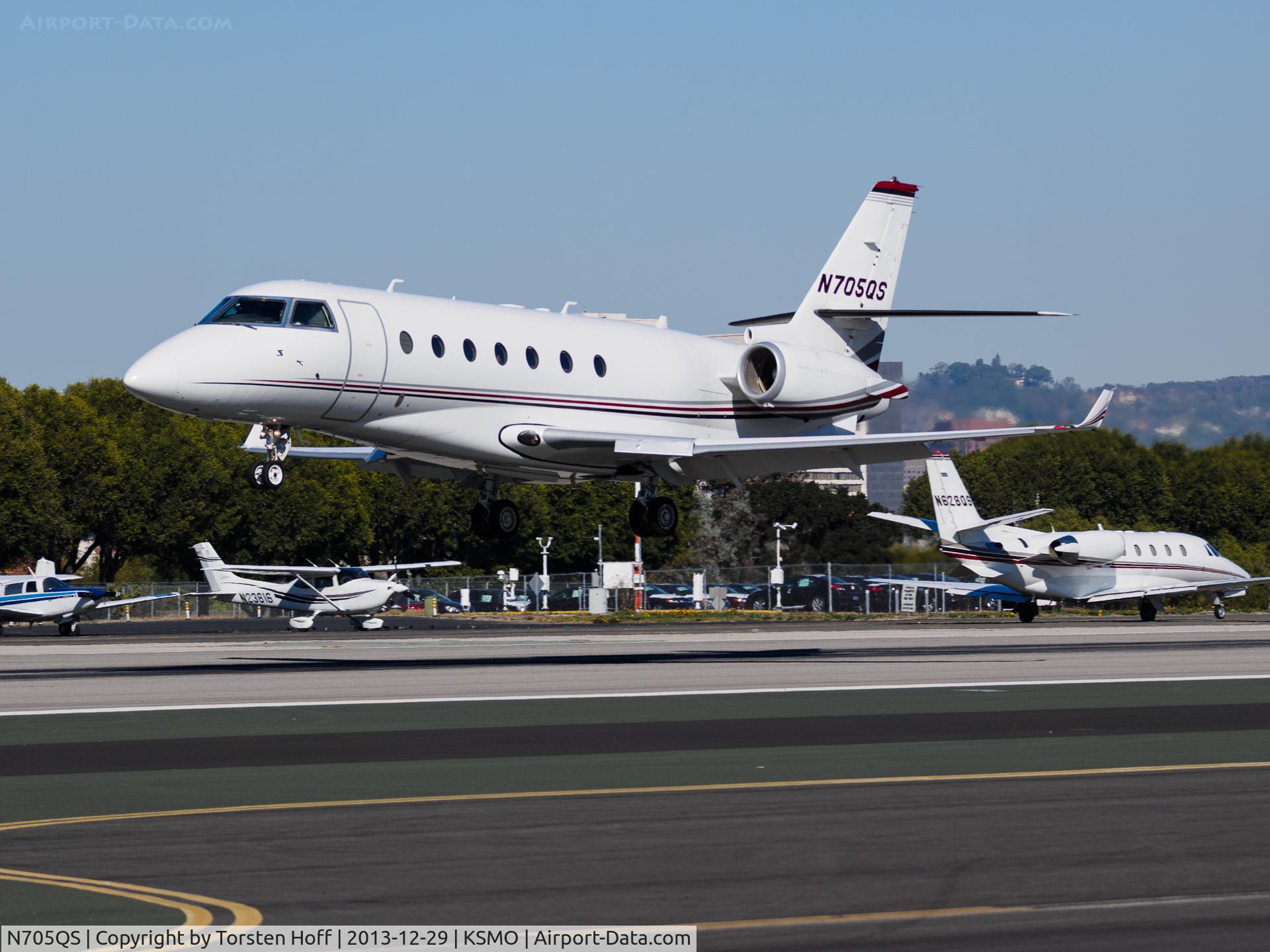 N705QS, 2002 Israel Aircraft Industries Gulfstream 200 C/N 061, N705QS arriving on RWY 21