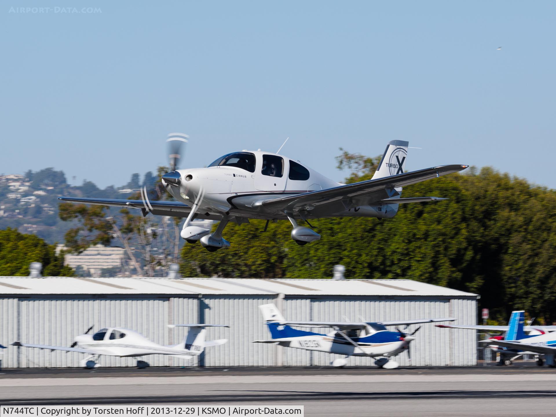 N744TC, Cirrus SR22 C/N 3640, N744TC arriving on RWY 21