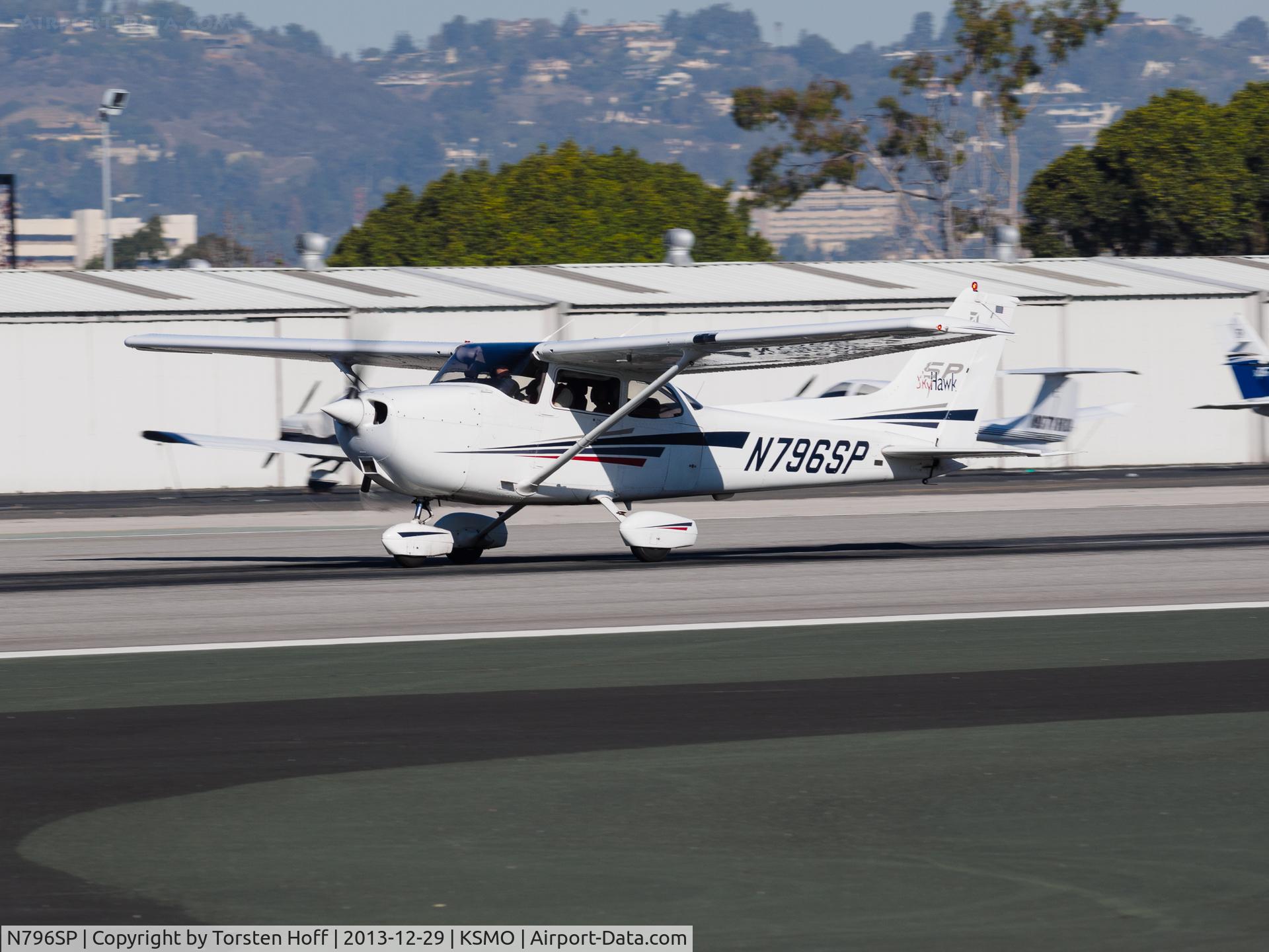 N796SP, 2001 Cessna 172S C/N 172S8720, N796SP departing from RWY 21