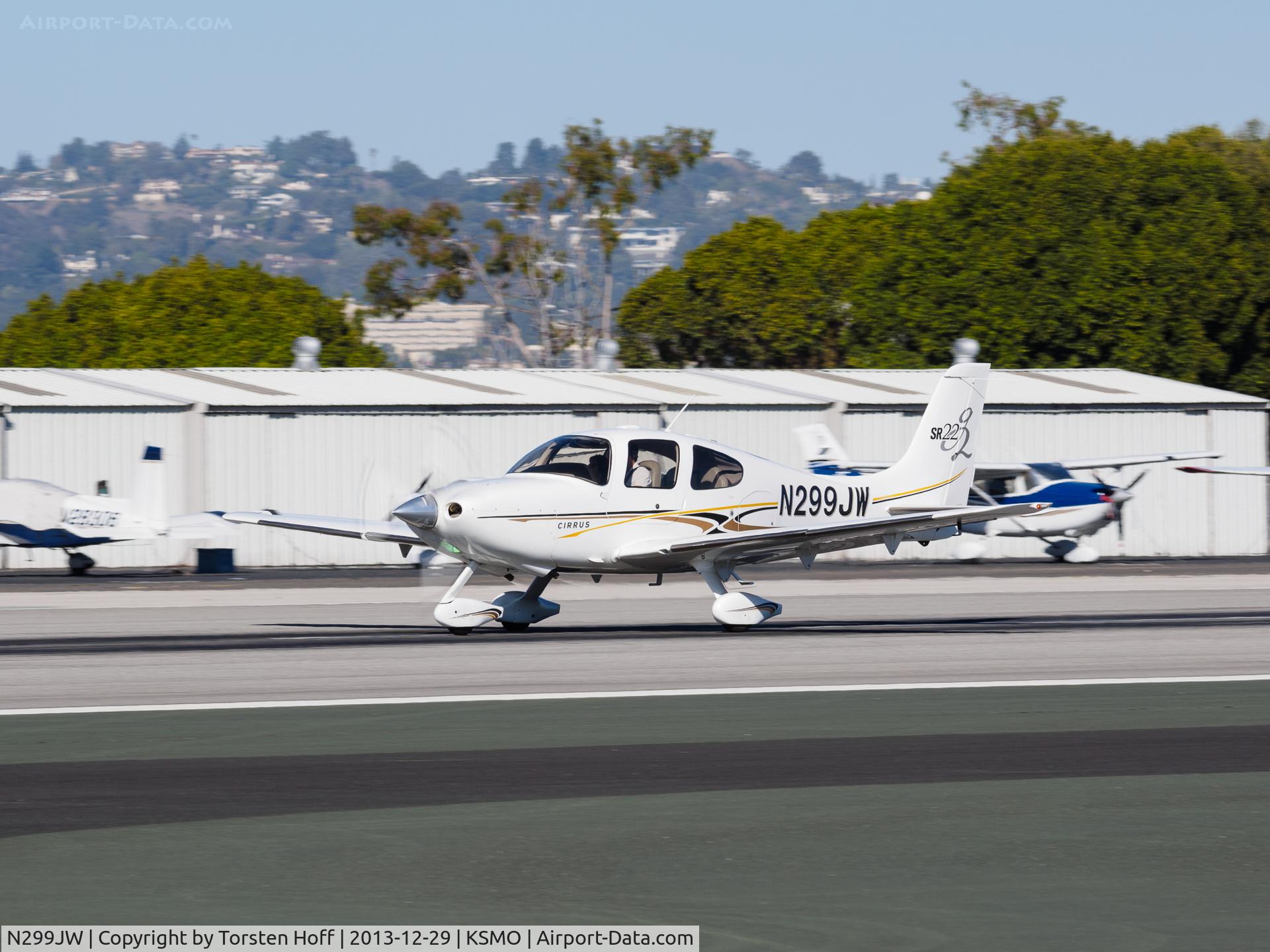 N299JW, 2004 Cirrus SR22 C/N 1034, N299JW departing from RWY 21