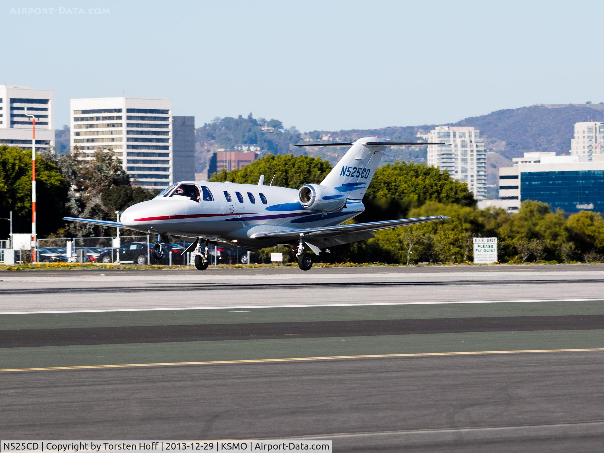 N525CD, 2000 Cessna 525 CitationJet CJ1 C/N 525-0360, N525CD arriving on RWY 21