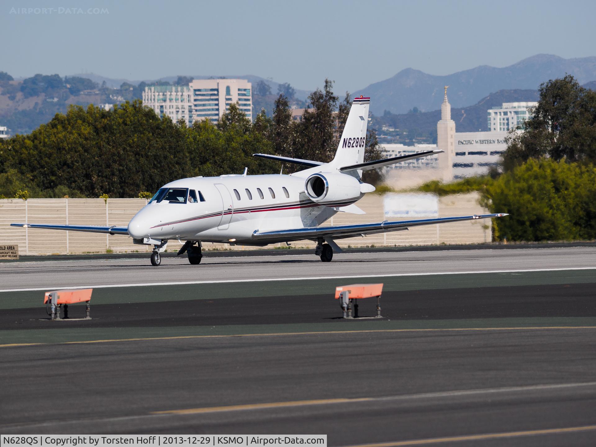 N628QS, 2002 Cessna 560XL C/N 560-5305, N628QS departing from RWY 21