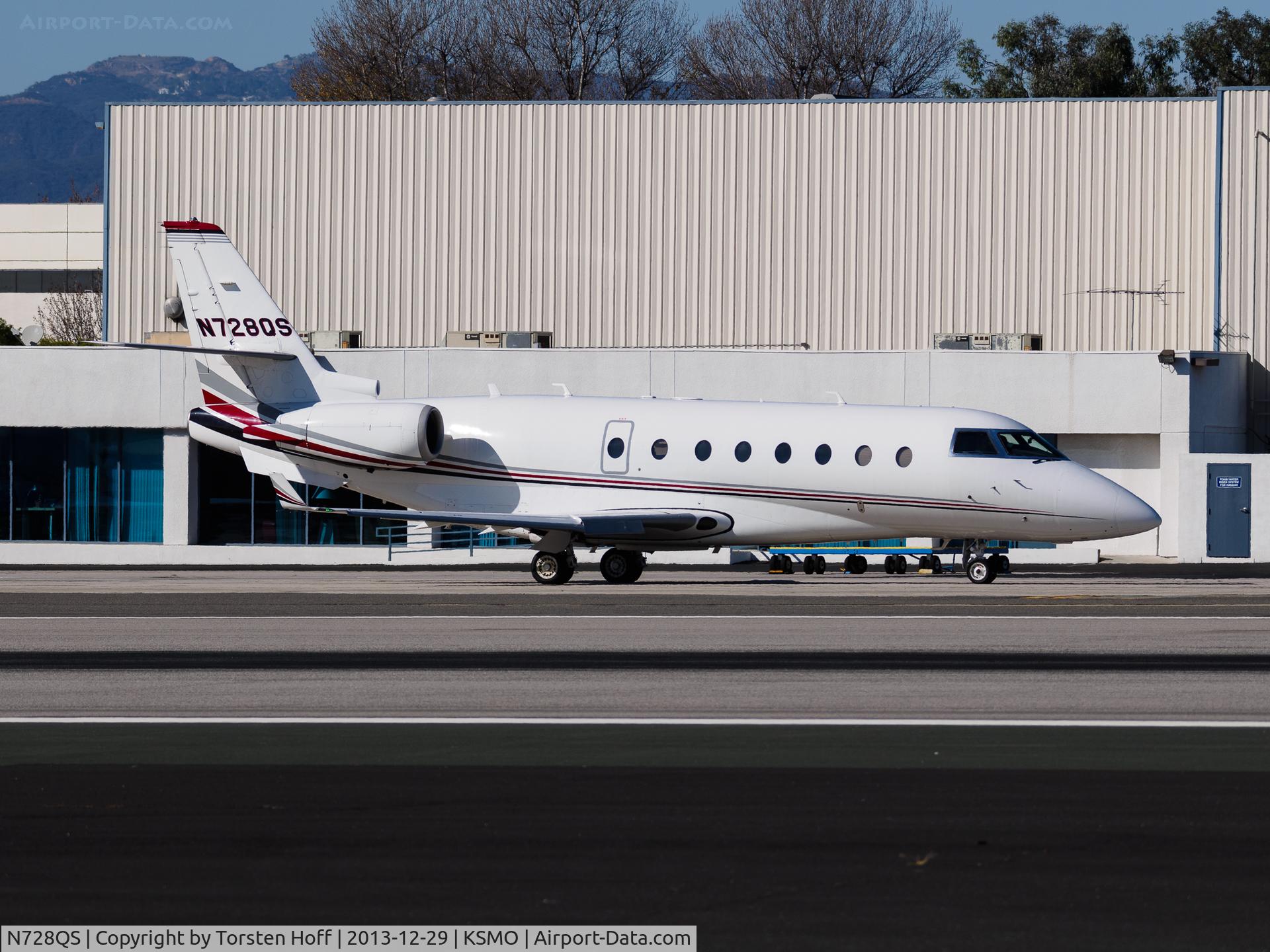 N728QS, 2005 Israel Aircraft Industries Gulfstream 200 C/N 116, N728QS taxiing
