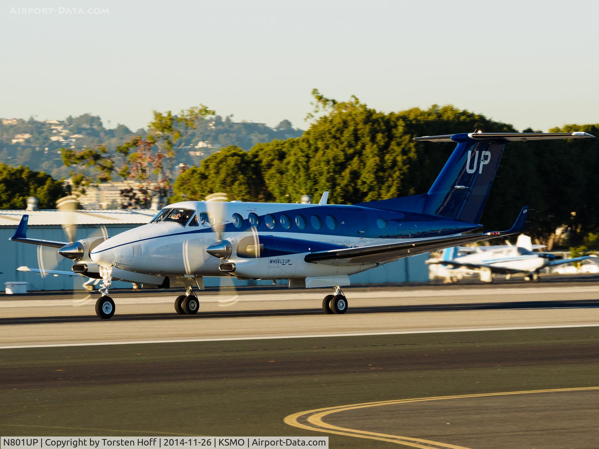 N801UP, 2013 Beech B300 350i King Air C/N FL-884, N801UP departing from RWY 21