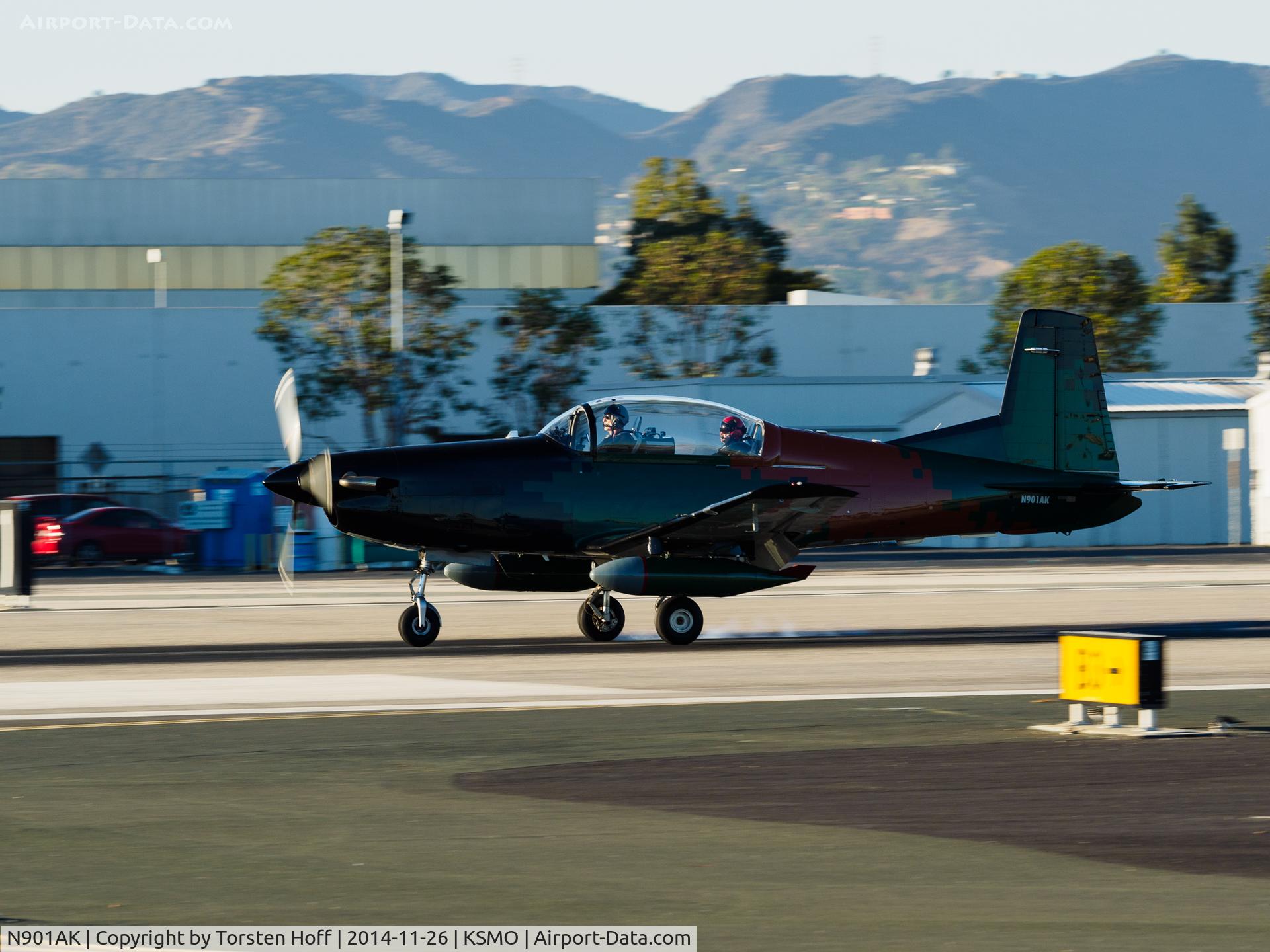 N901AK, 2000 Pilatus PC-7 C/N 616, N901AK arriving on RWY 21