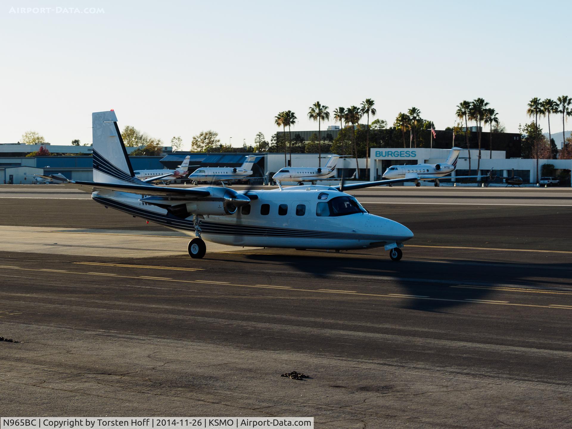 N965BC, 1984 Gulfstream 695A Jetprop 1000 C/N 96071, N965BC taxiing