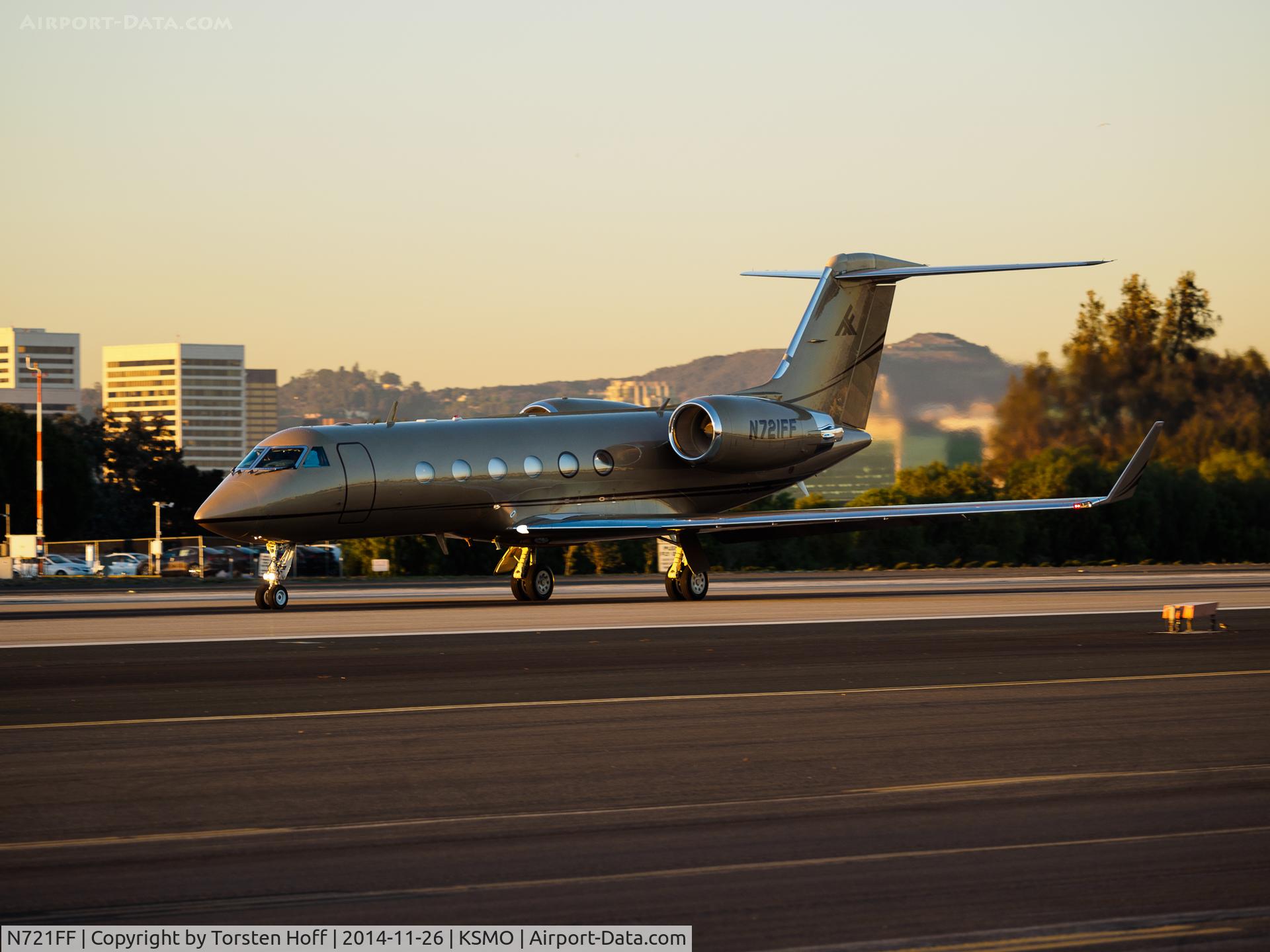 N721FF, 2002 Gulfstream Aerospace G-IV C/N 1484, N721FF departing from RWY 21