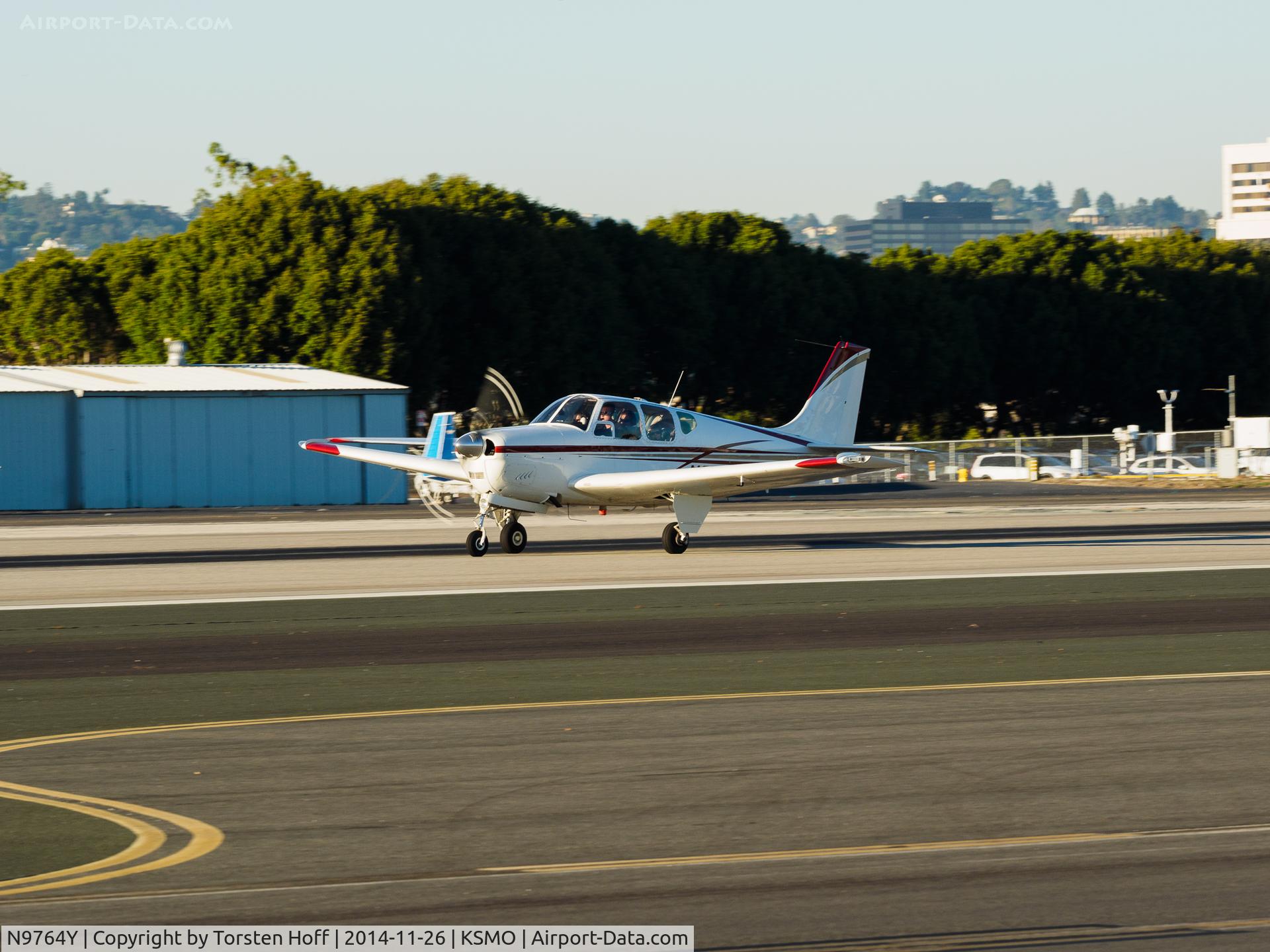 N9764Y, 1963 Beech 35-B33 Debonair C/N CD-616, N9764Y departing from RWY 21
