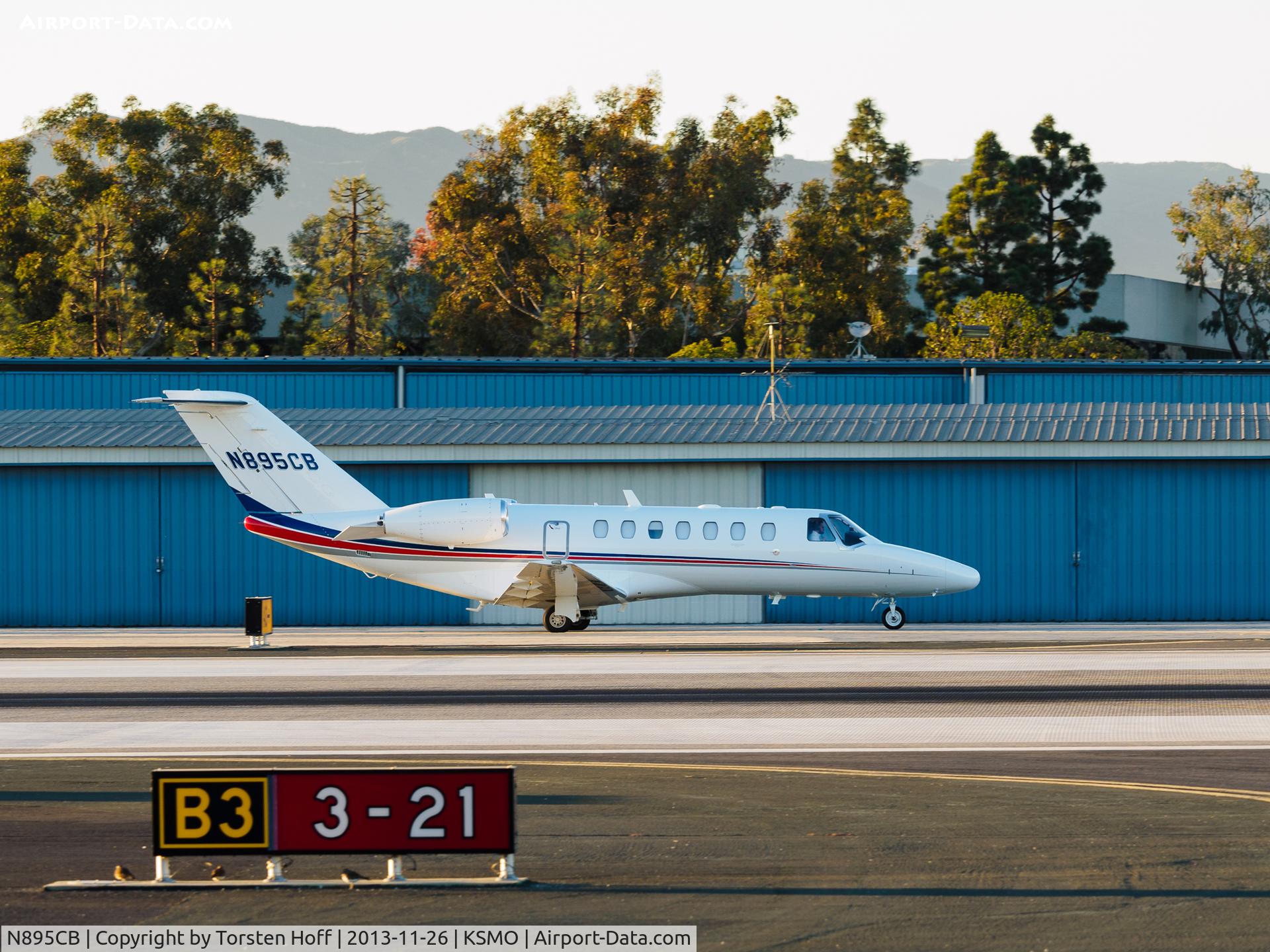 N895CB, 2013 Cessna 525B  Citation CJ3 C/N 525B0398, N895CB taxiing