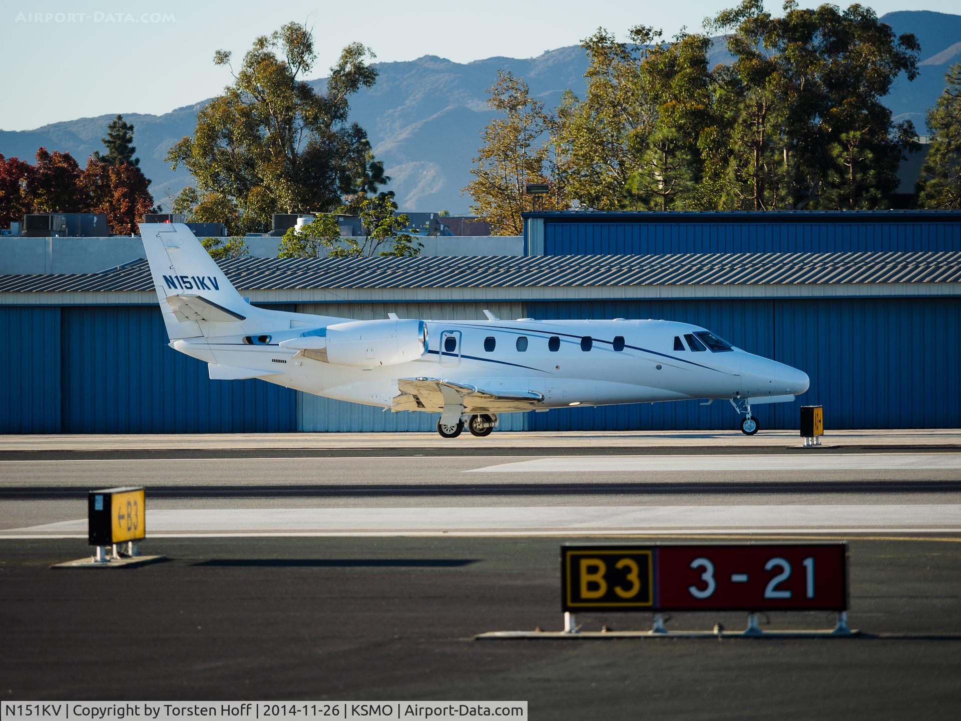 N151KV, 2003 Cessna 560XL Citation Excel C/N 560-5320, N151KV taxiing