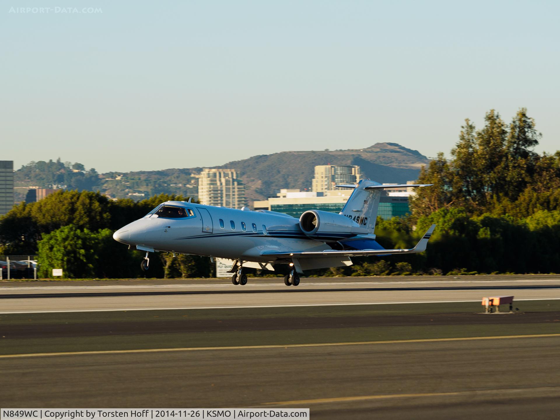 N849WC, 2001 Learjet 60 C/N 211, N849WC arriving on RWY 21