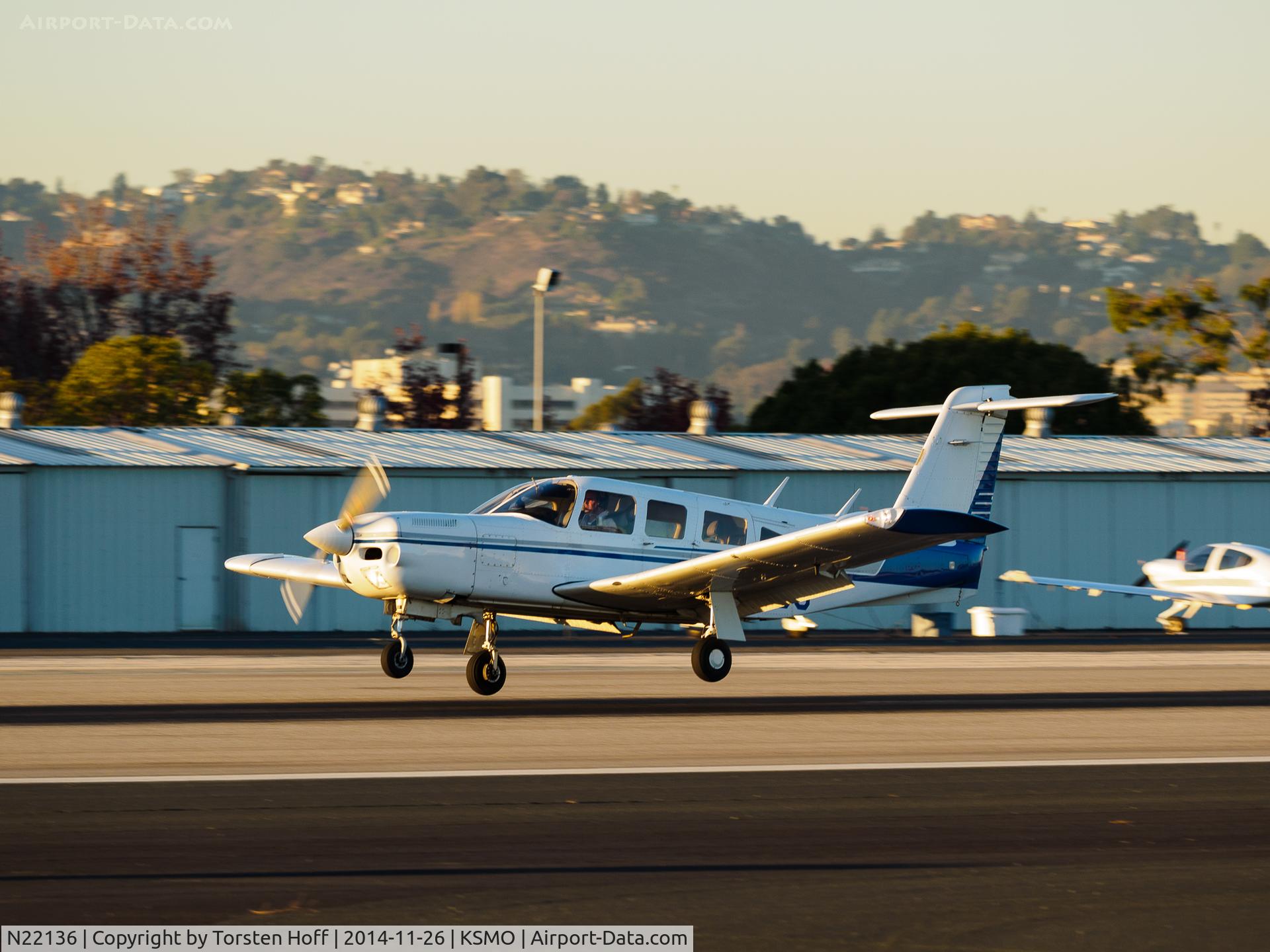 N22136, 1978 Piper PA-32RT-300T Turbo Lance II C/N 32R-7887247, N22136 arriving on RWY 21