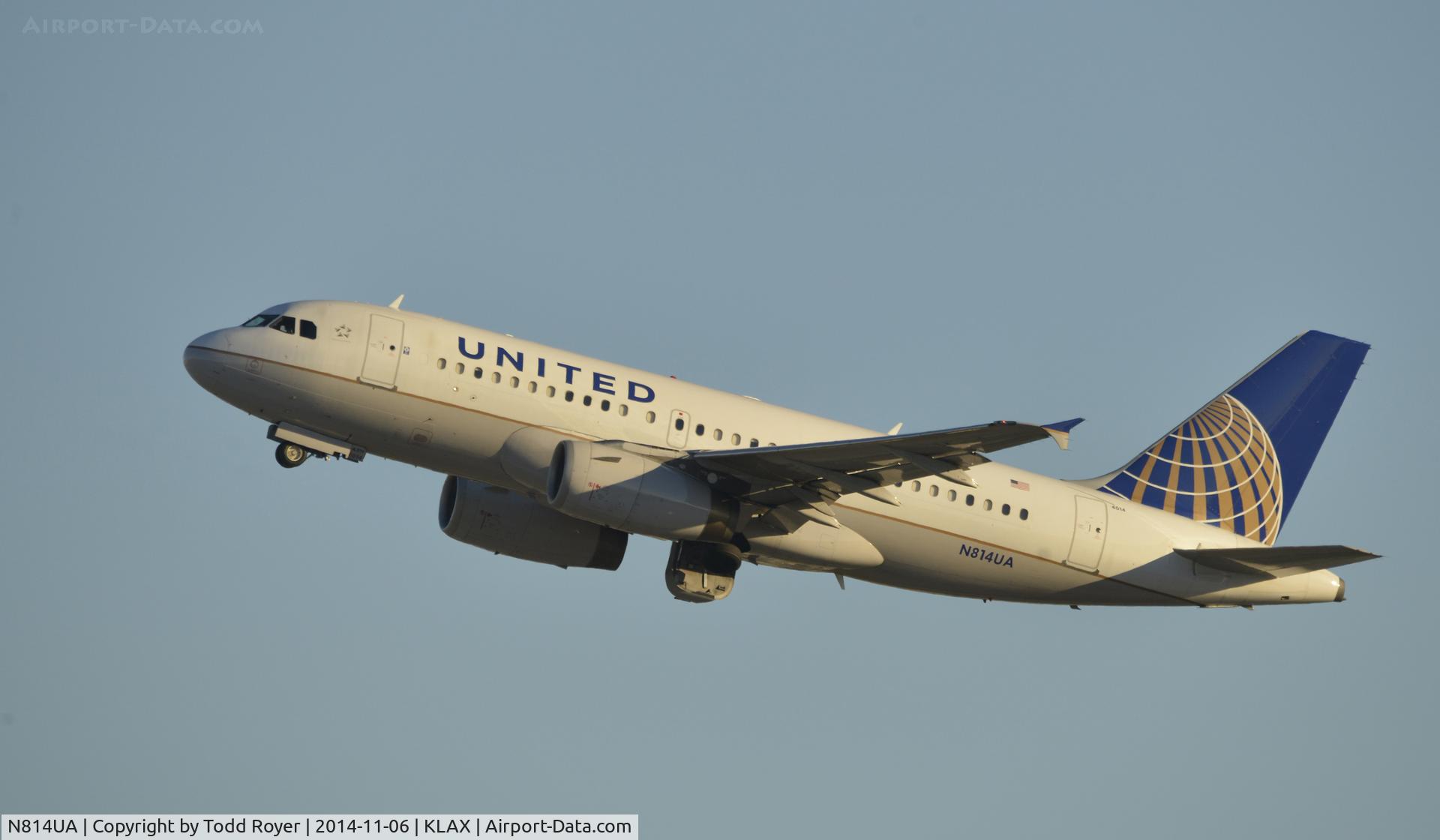N814UA, 1998 Airbus A319-131 C/N 862, Departing LAX on 25R