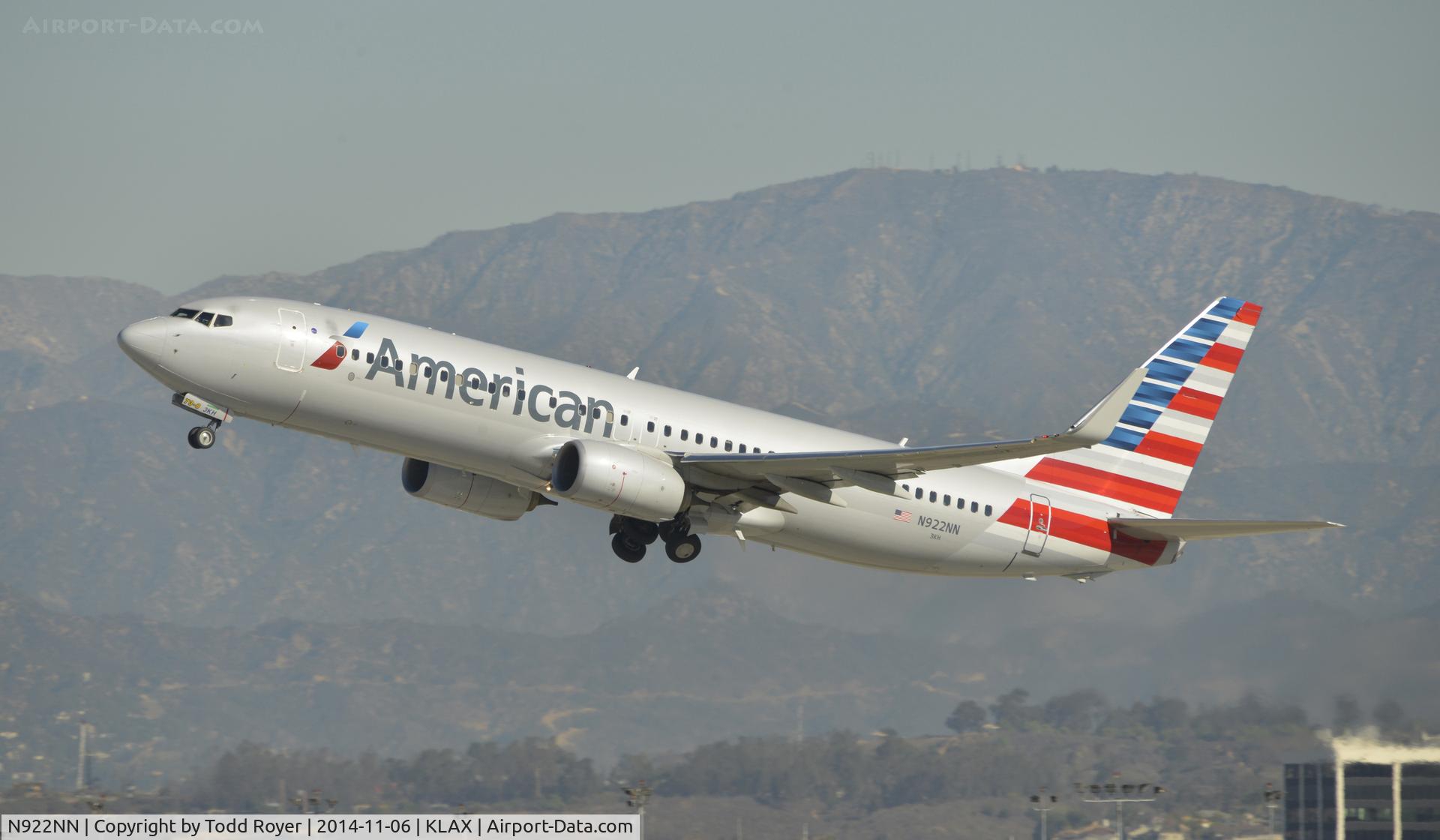 N922NN, 2013 Boeing 737-823 C/N 29574, Departing LAX on 25R