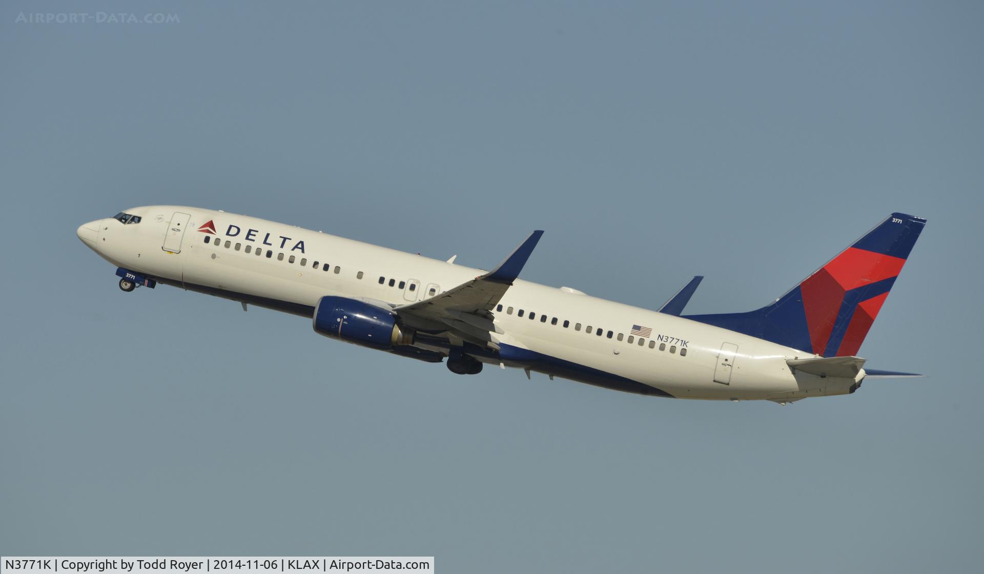 N3771K, 2002 Boeing 737-832 C/N 29632, Departing LAX on 25R