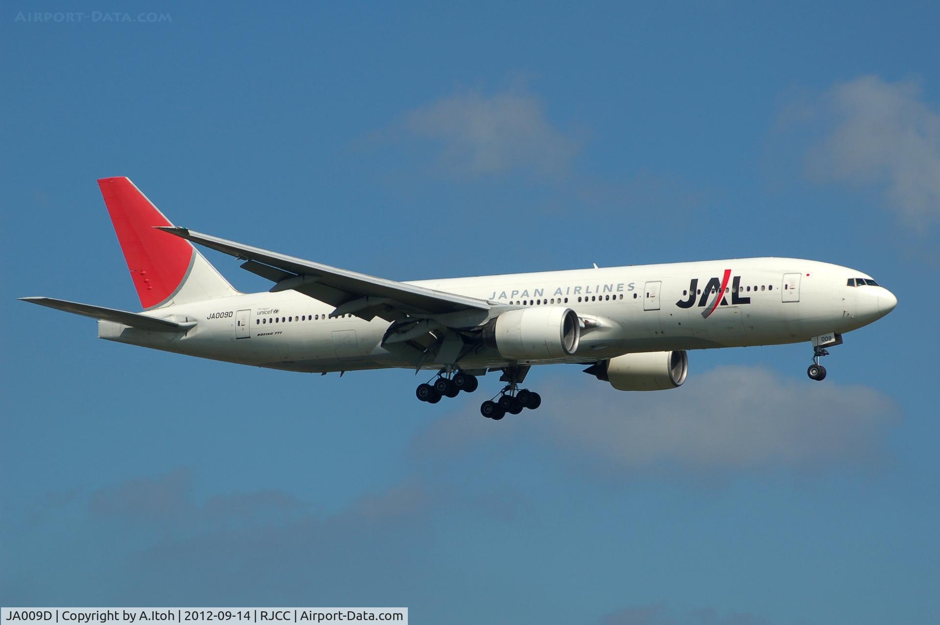 JA009D, 1998 Boeing 777-289 C/N 27641, app rwy 19L