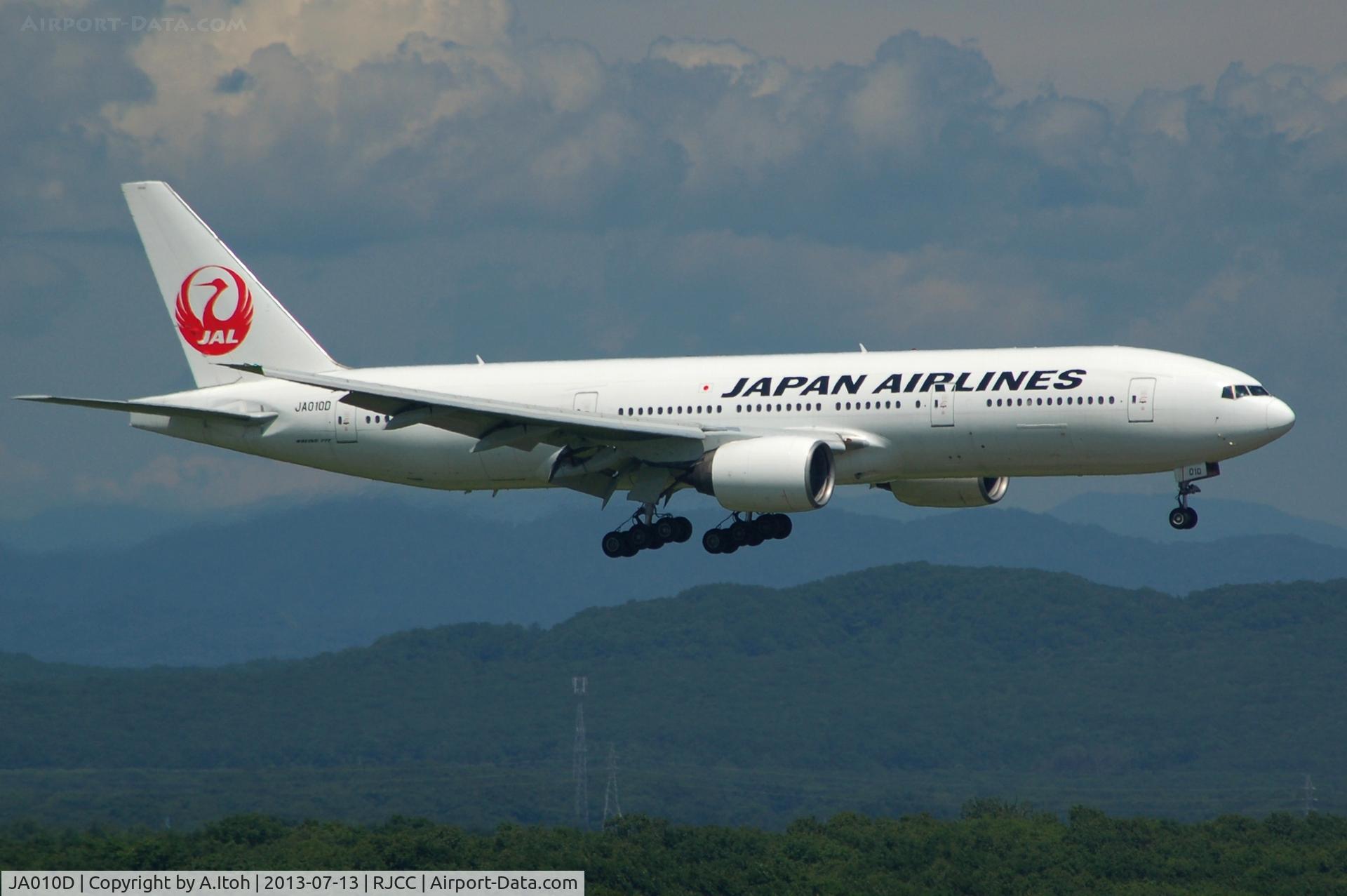 JA010D, 1998 Boeing 777-289 C/N 27642, App Rwy 19L