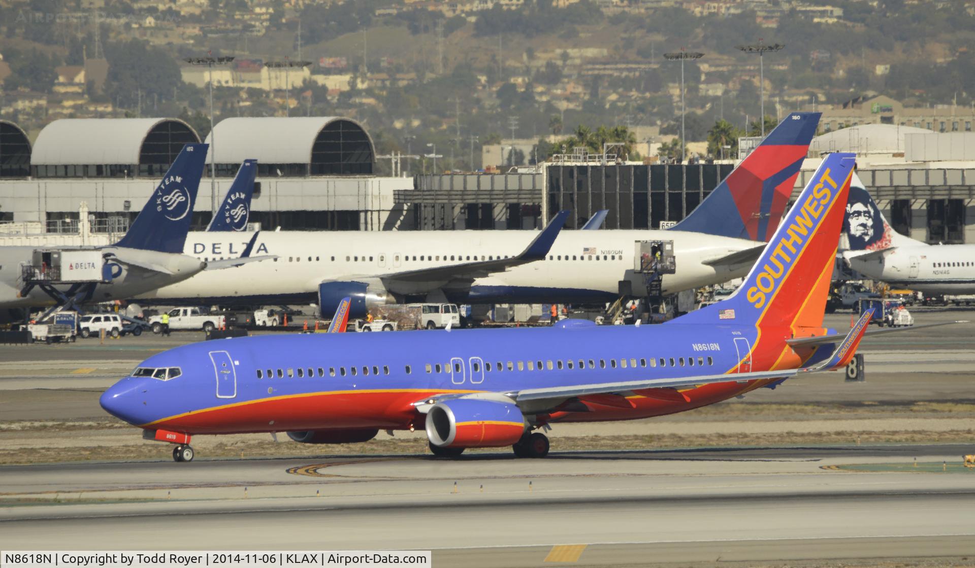 N8618N, 2013 Boeing 737-8H4 C/N 36915, Taxing to gate at LAX