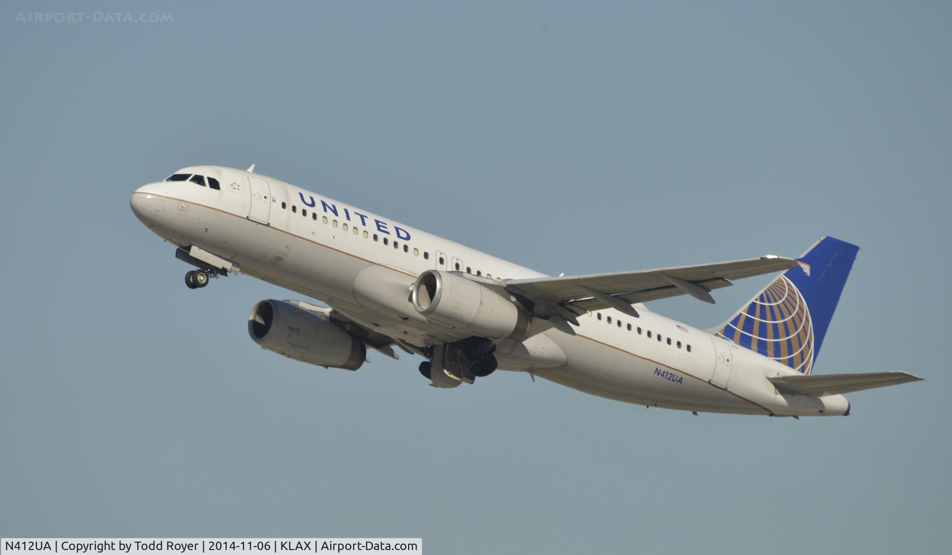 N412UA, 1994 Airbus A320-232 C/N 465, Departing LAX on 25R