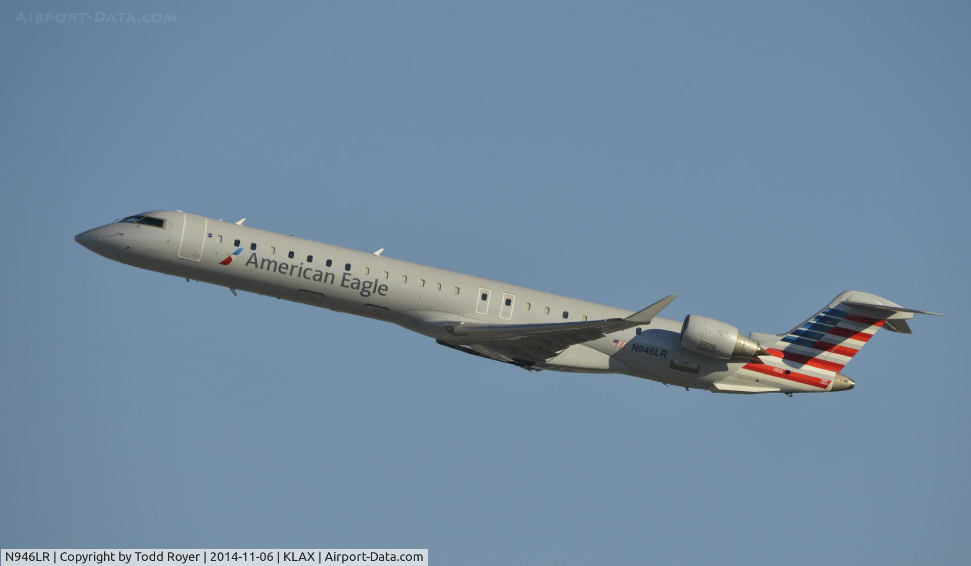 N946LR, 2006 Canadair CRJ-900ER (CL-600-2D24) C/N 15104, Departing LAX on 25R