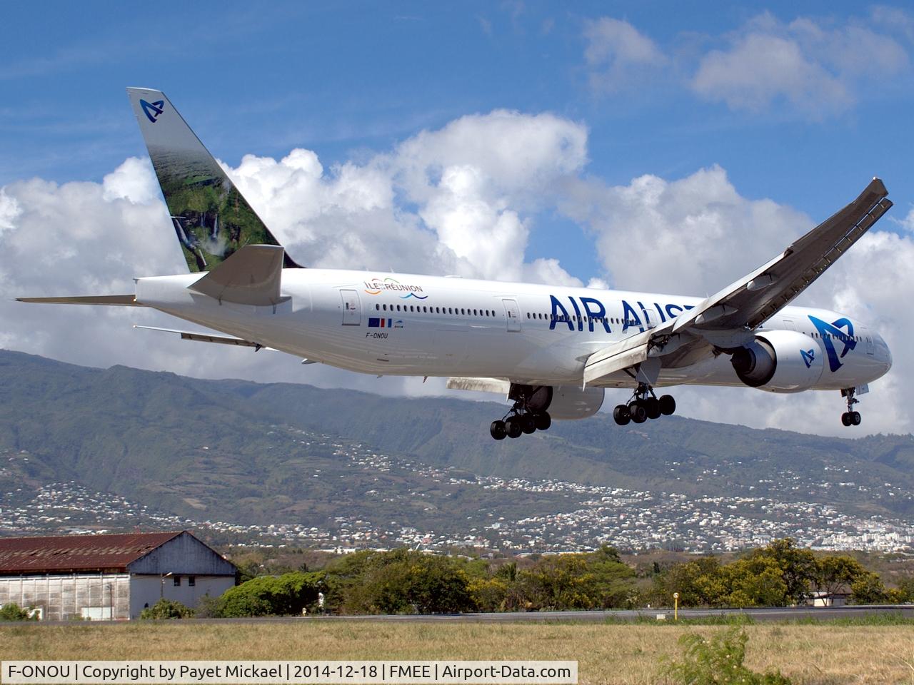 F-ONOU, 2009 Boeing 777-3Q8/ER C/N 35783, Landing rwy 30