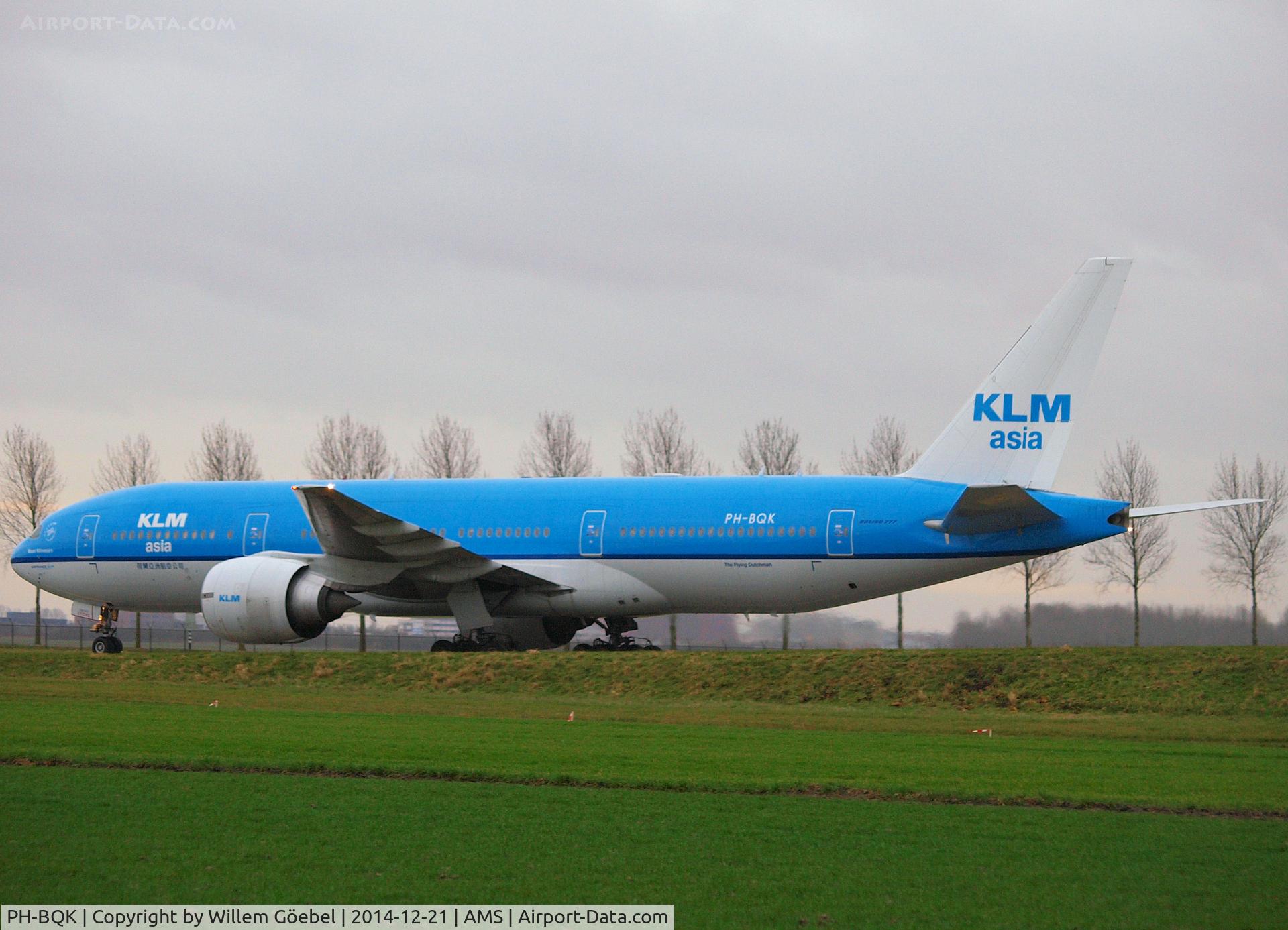 PH-BQK, 2005 Boeing 777-206/ER C/N 29399, Taxi from runway 18R to the gate of Schiphol Airport