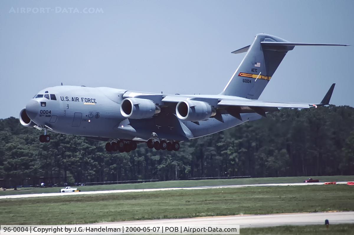 96-0004, 1996 McDonnell Douglas C-17A Globemaster III C/N P-36, Near touch down.