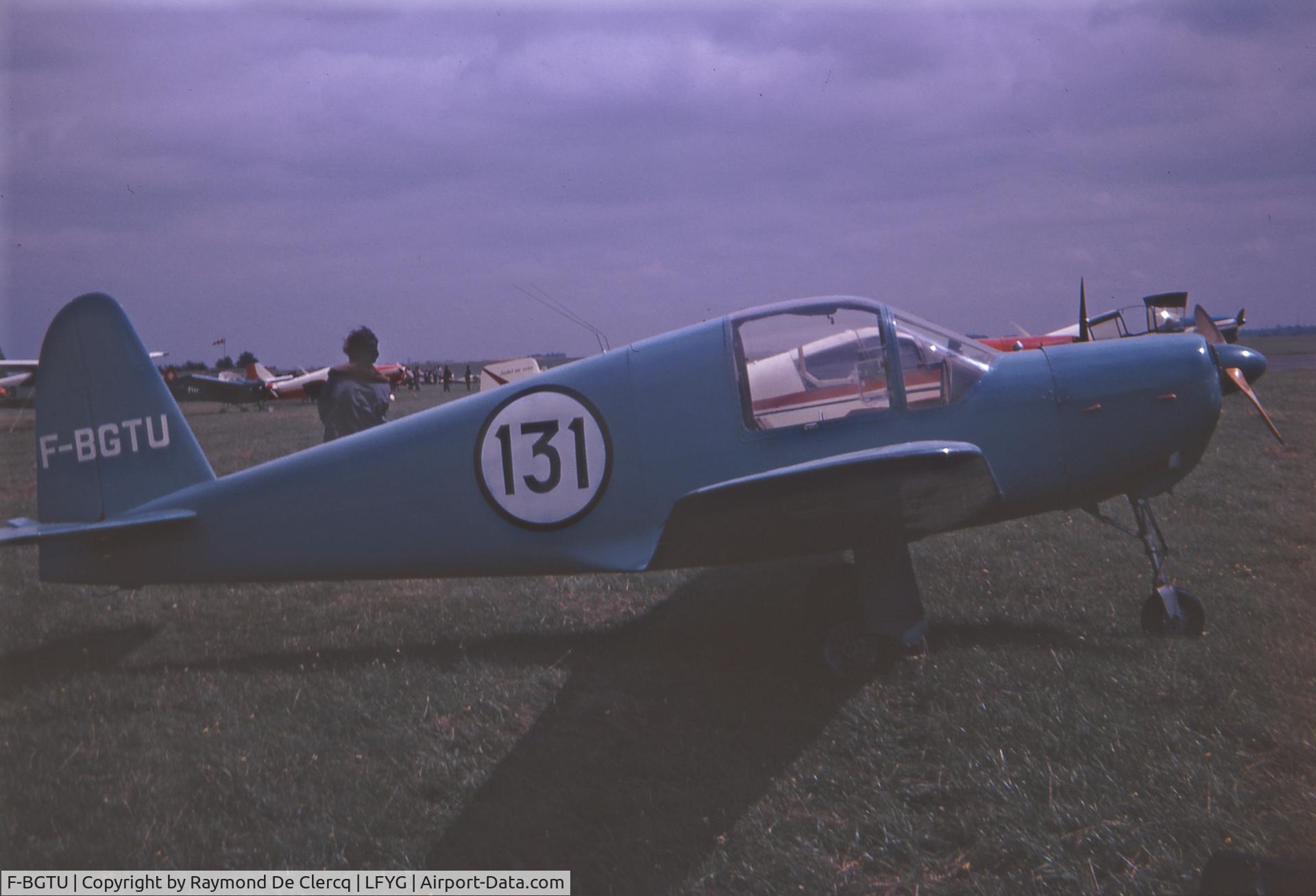 F-BGTU, Ambrosini F.4 Rondone I C/N 019, A Stelio Frati design with retractable gear. Nine were built by Ambrosini, some others by amateurs.
Seen at Cambrai in the summer of 1976.
Later became F-PGTU.