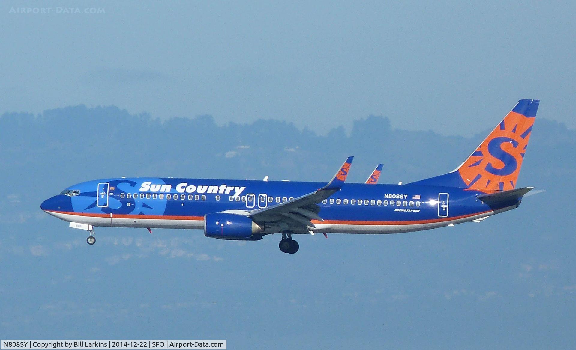 N808SY, 2005 Boeing 737-8BK C/N 33021, Landing at San Francisco.