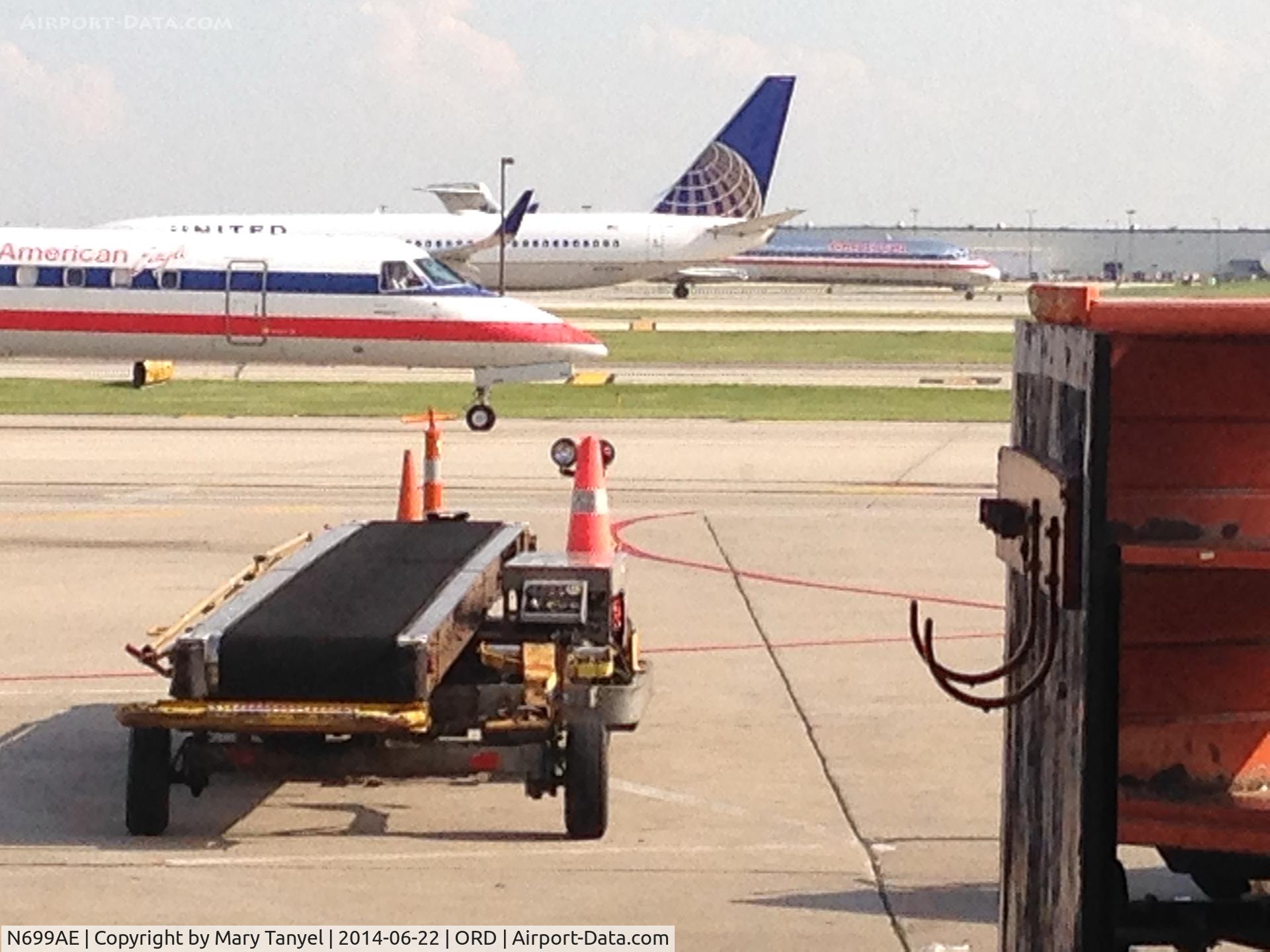 N699AE, 2005 Embraer ERJ-145LR (EMB-145LR) C/N 14500883, Taxiing @ ORD
