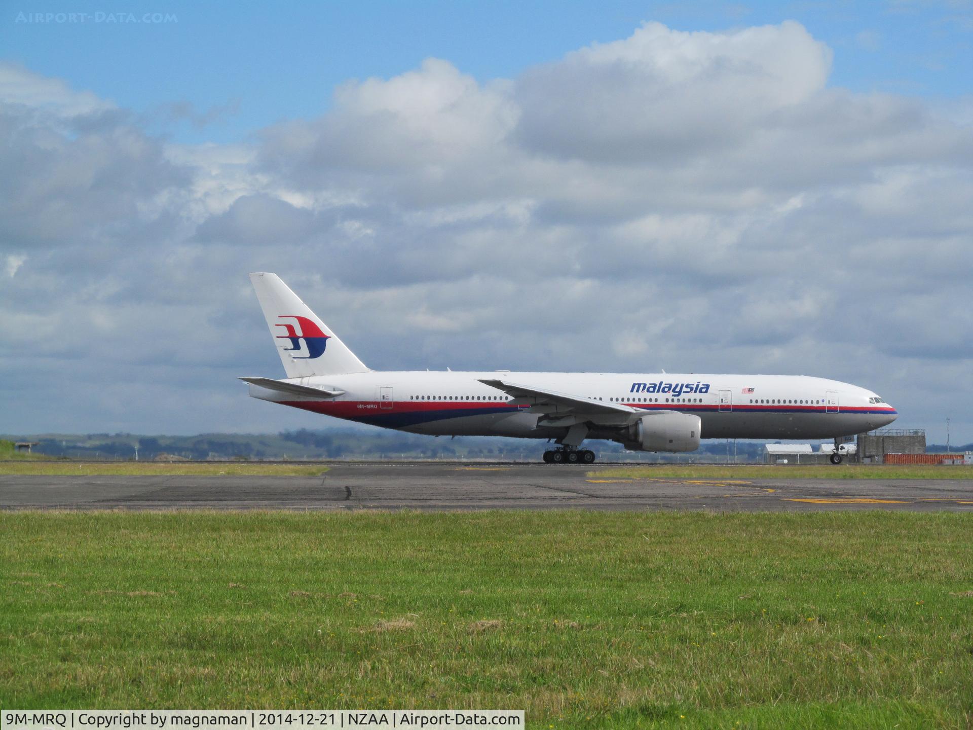 9M-MRQ, 2002 Boeing 777-2H6/ER C/N 28422, departing