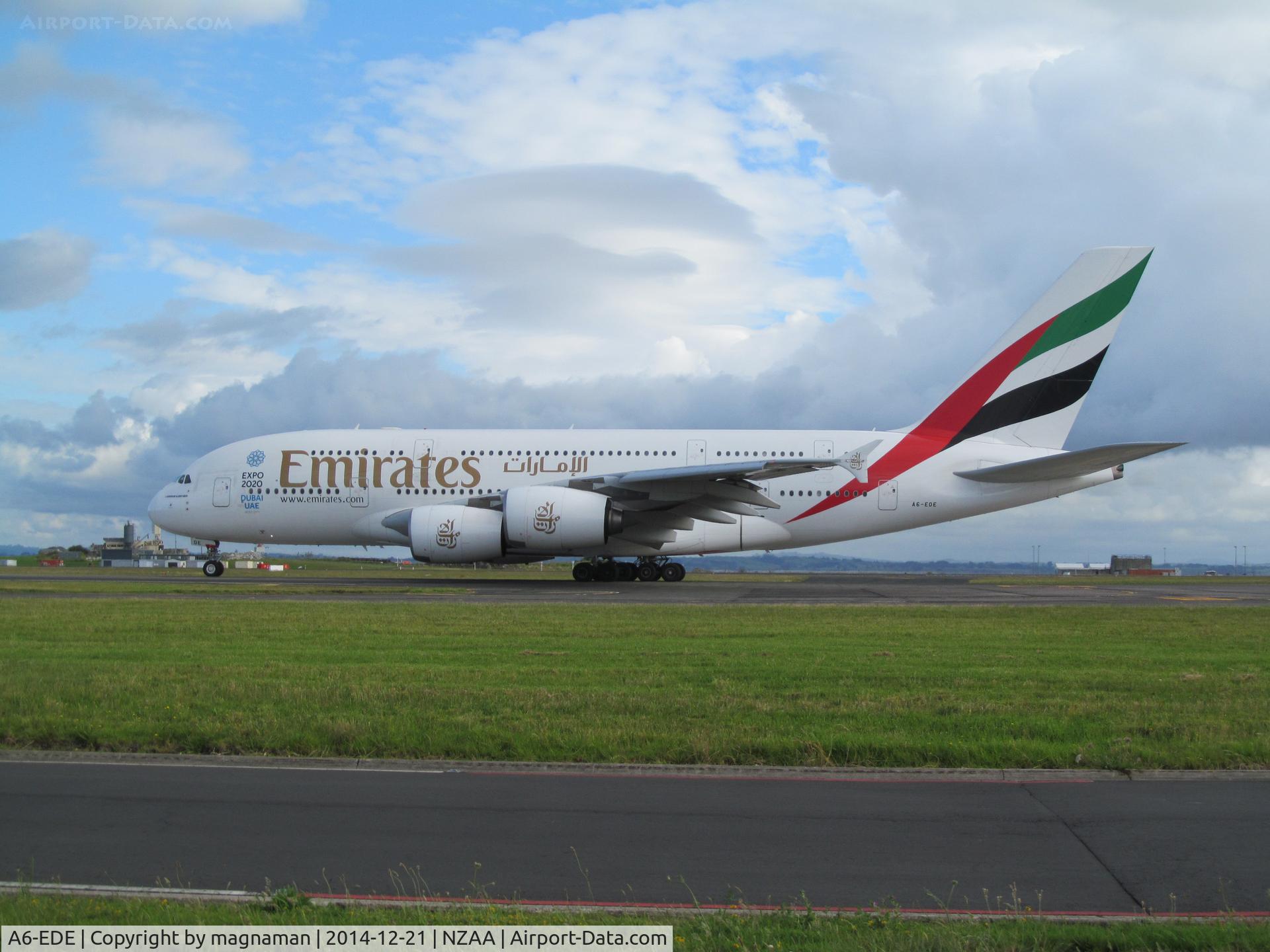 A6-EDE, 2008 Airbus A380-861 C/N 017, taxy out for OZ