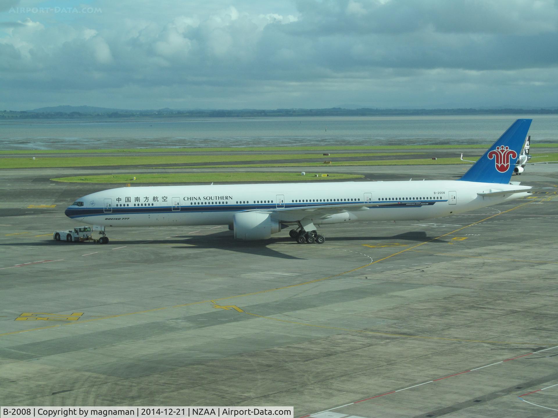 B-2008, 2014 Boeing 777-31B/ER C/N 43222, On apron awaiting evening flight