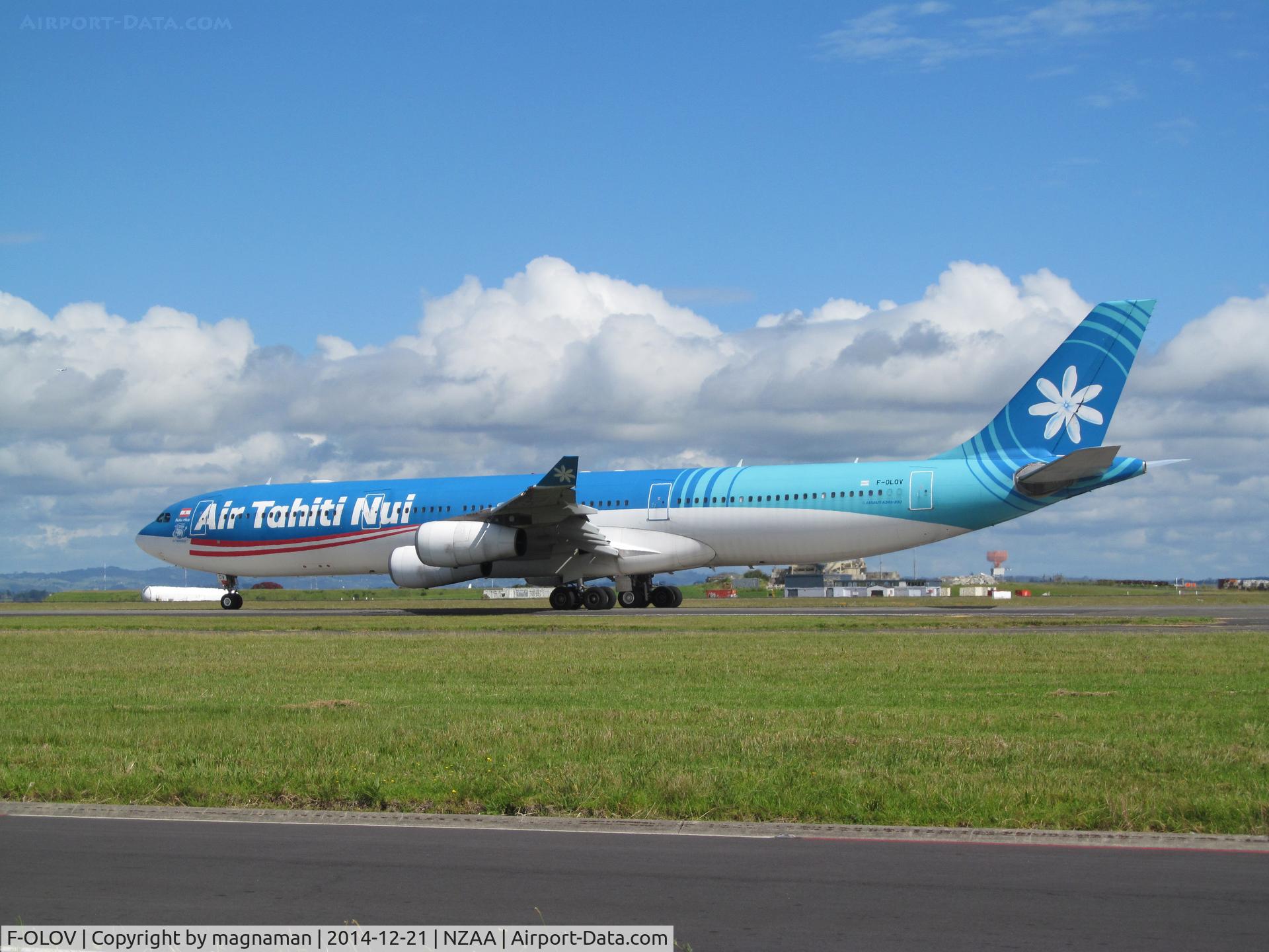 F-OLOV, 2005 Airbus A340-313 C/N 668, Matches the sky