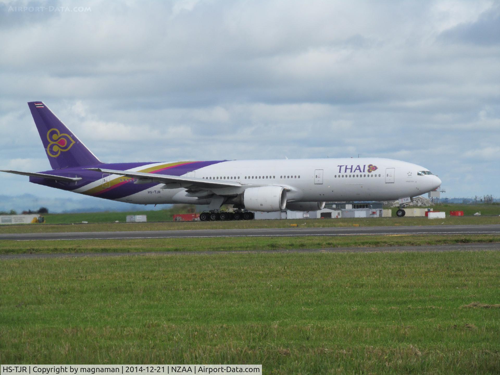 HS-TJR, 2006 Boeing 777-2D7/ER C/N 34586/588, About to leave AKL