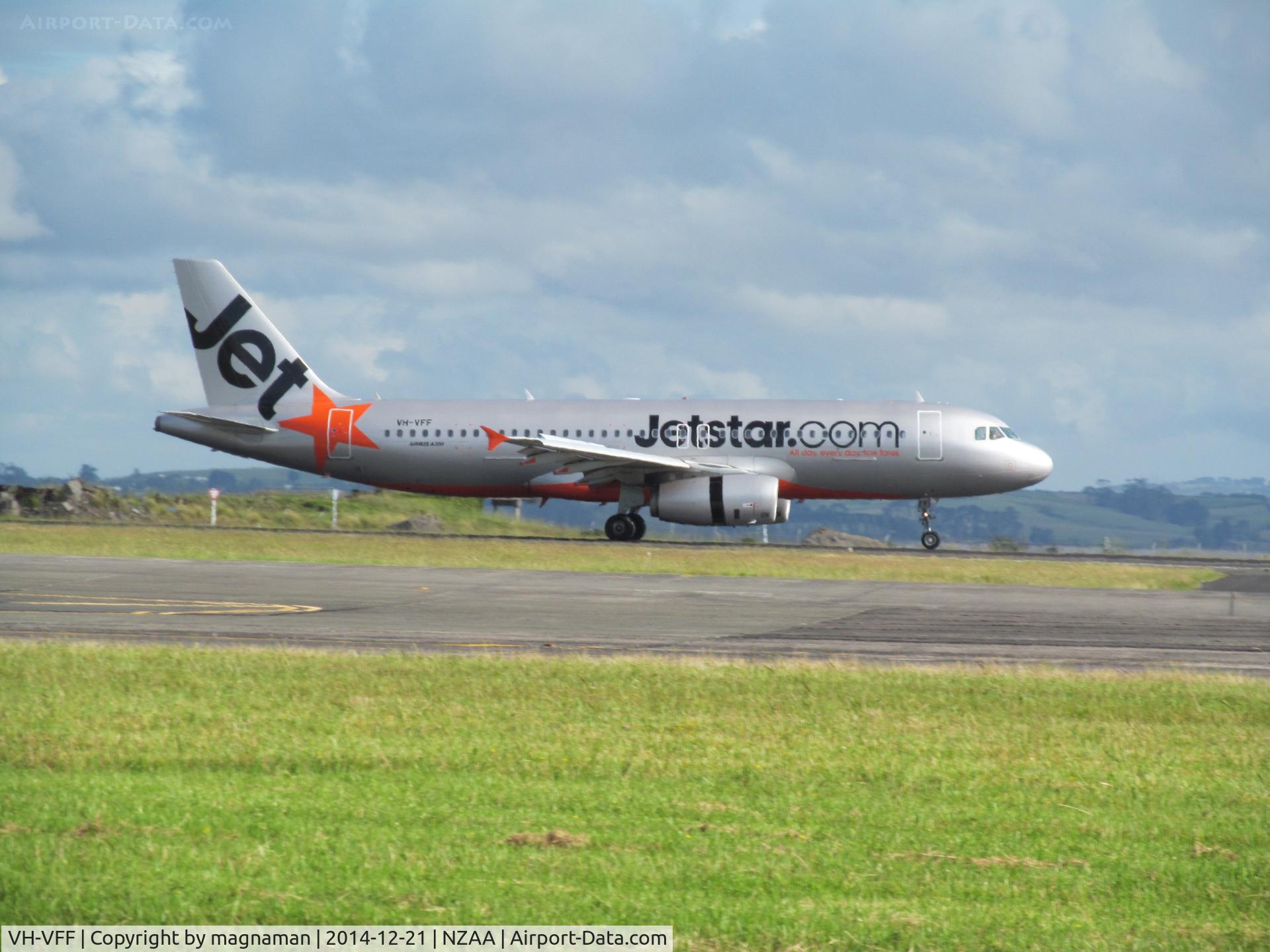 VH-VFF, 2012 Airbus A320-232 C/N 5039, landing at NZAA