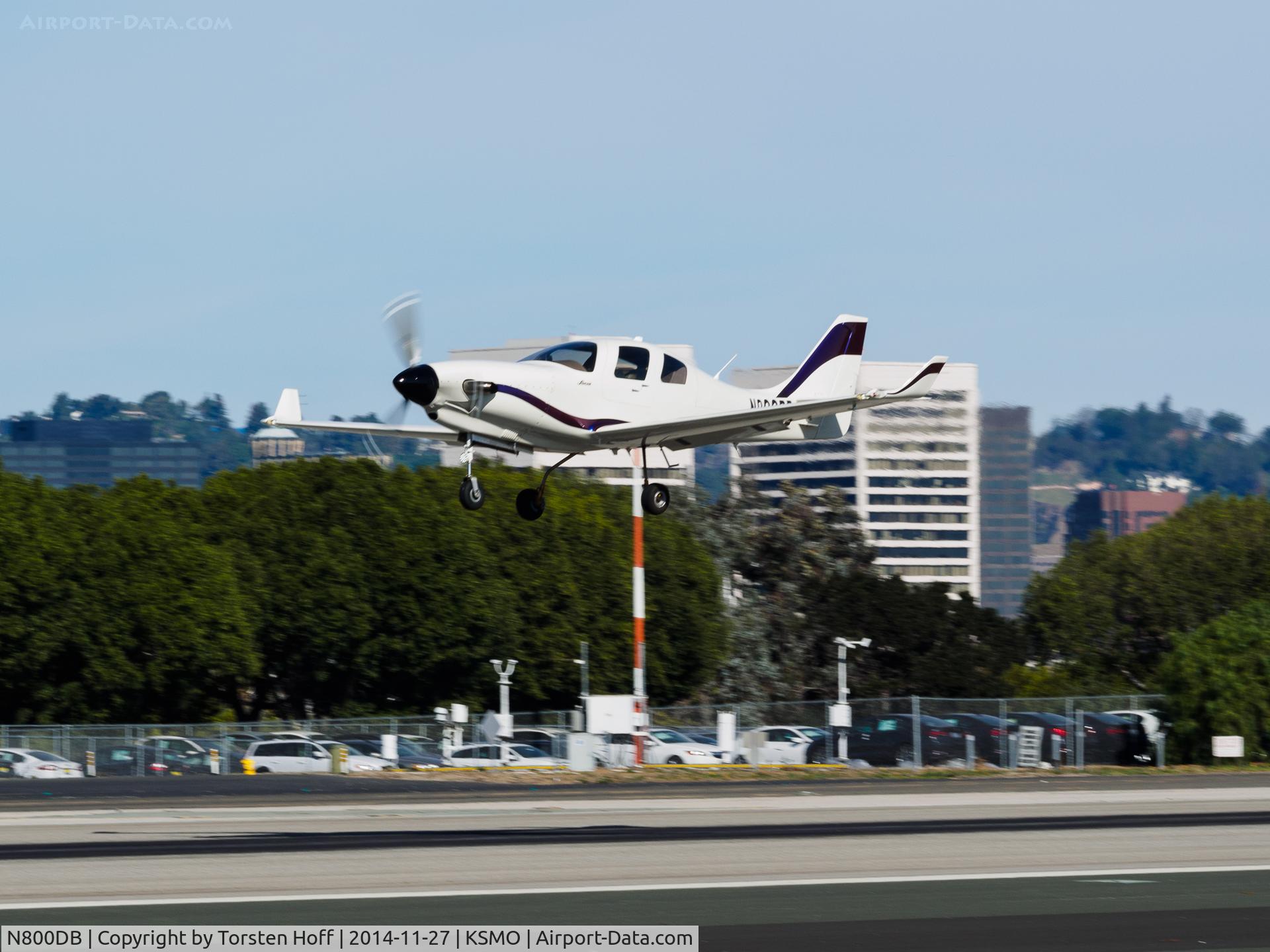 N800DB, 2002 Lancair IV-P C/N LIV-525, N800DB arriving on RWY 21