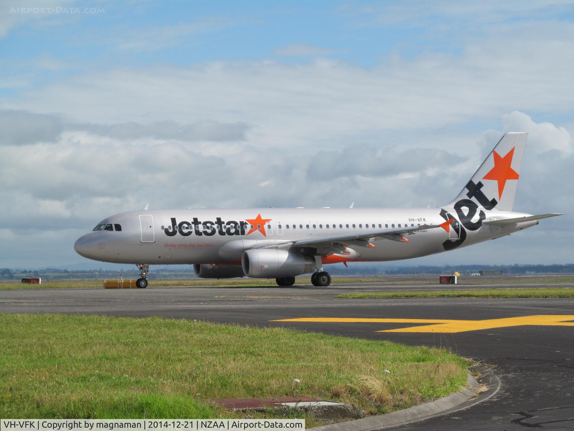 VH-VFK, 2012 Airbus A320-232 C/N 5334, At AKL taxying for departure