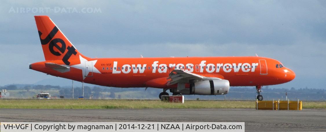 VH-VGF, 2010 Airbus A320-214 C/N 4497, Just landed at AKL